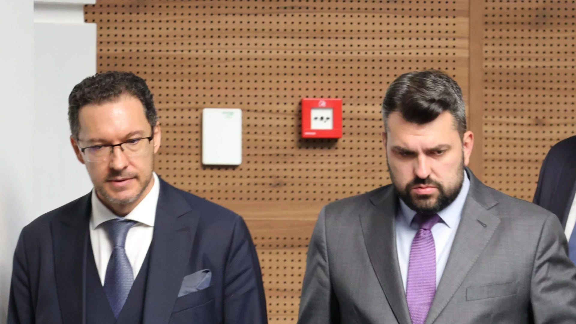 "Дипломация се прави с пари": ГЕРБ се застъпи за заплатите в МВнР (ВИДЕО)