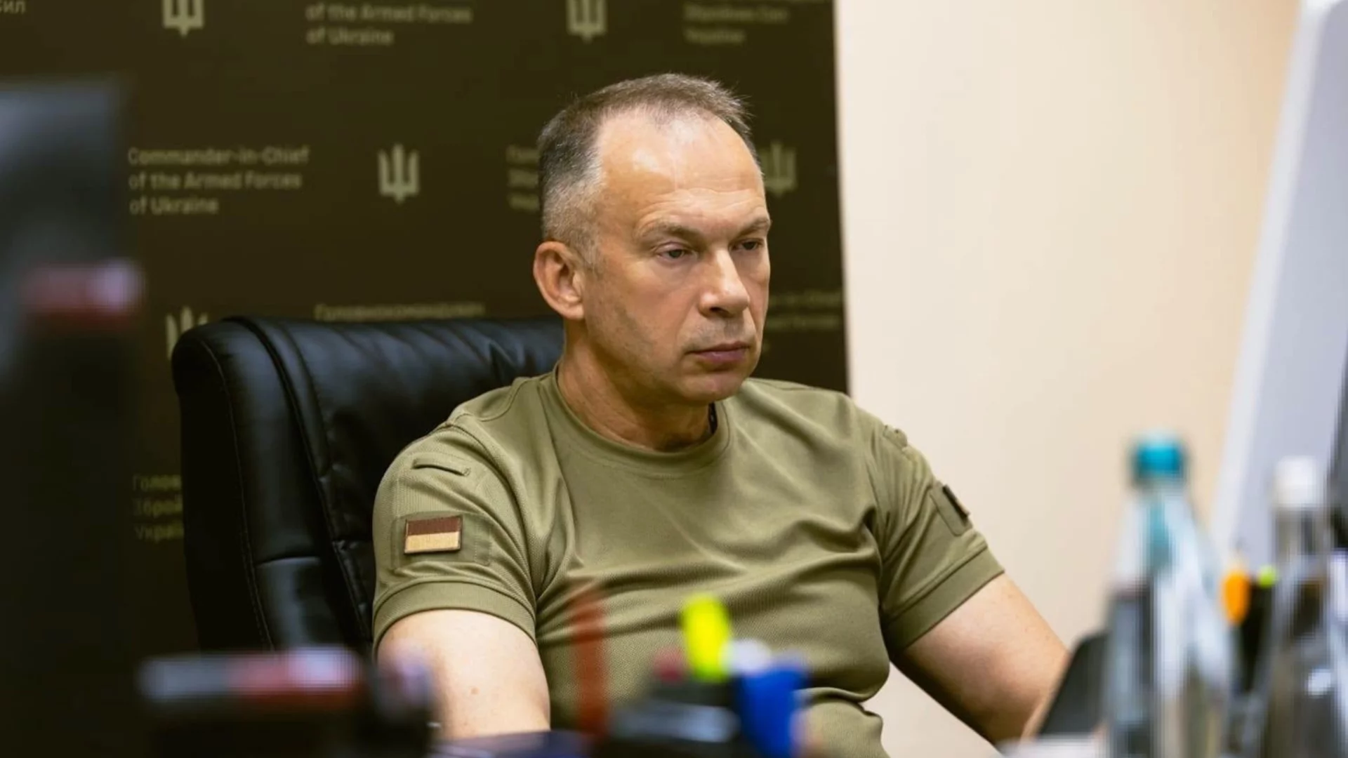 След драмата с Федоров: Зеленски обмисля да махне и Сирски от поста топ генерал