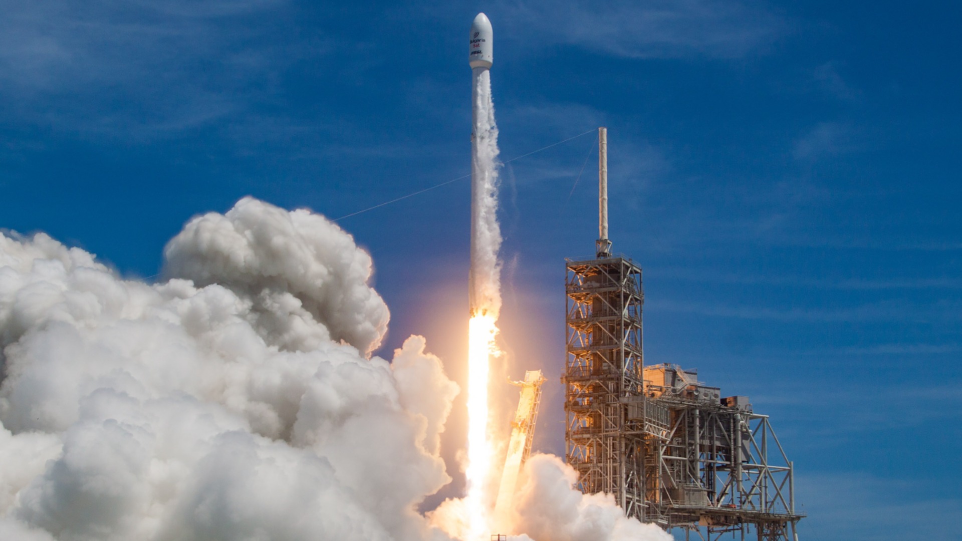 През август: Ракета на SpaceX с тегло 4 тона ще се разбие в Луната, ударът ще бъде видим дори от Земята