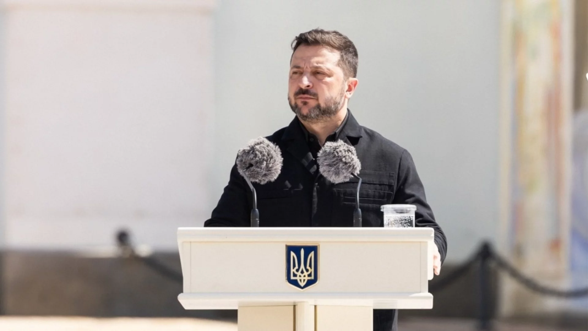 Зеленски изпадна от топ 3 по рейтинг в Украйна, невероятна изненада само за седмица