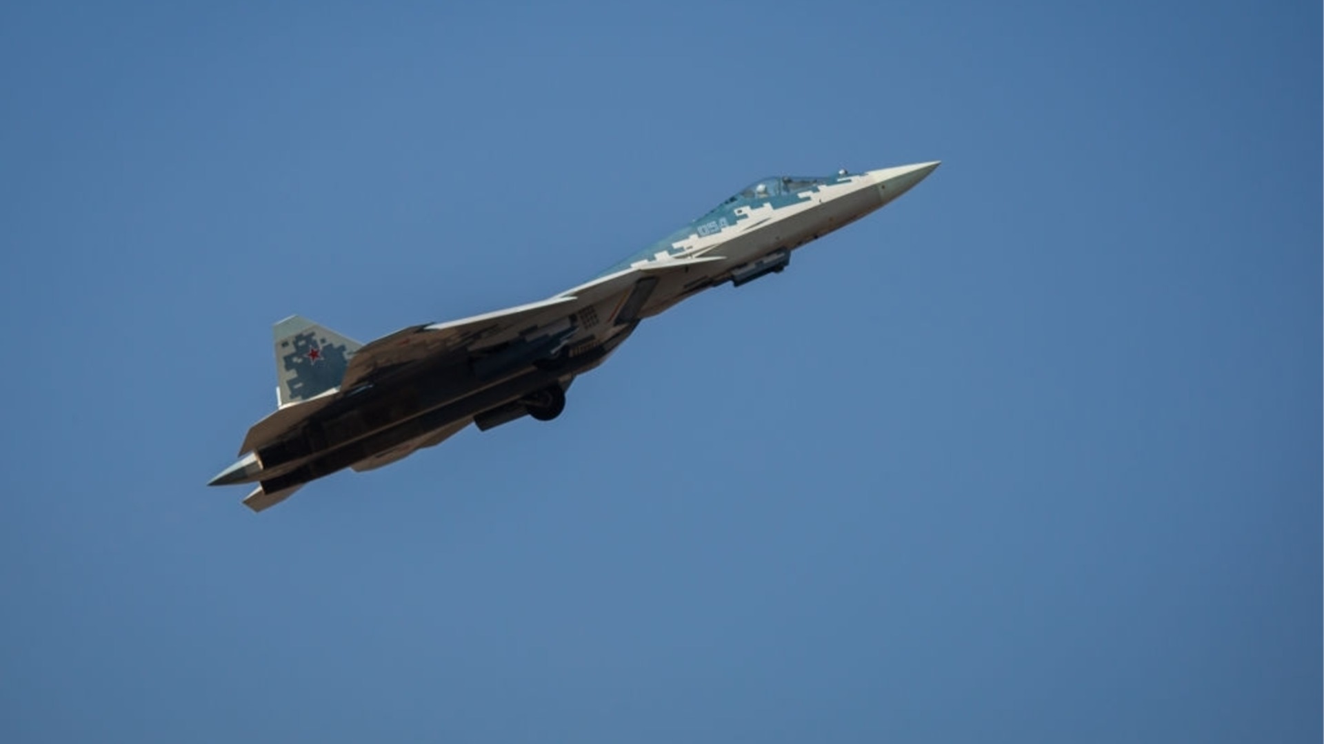 "Уникалният" руски изтребител от пето поколение Су-57 се разби край Москва (ВИДЕО)