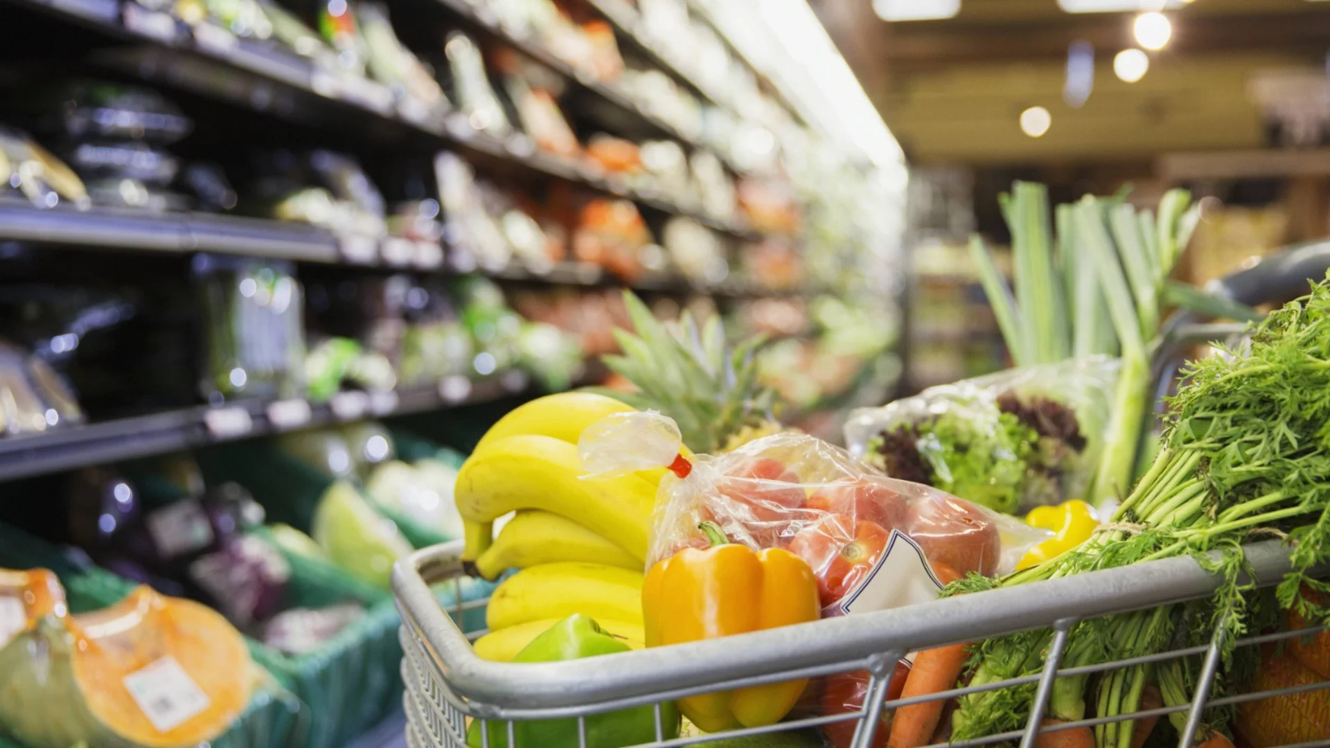 "Подменят произхода на продукти": Родните производители се оплакаха, че веригите ограничават достъпа им