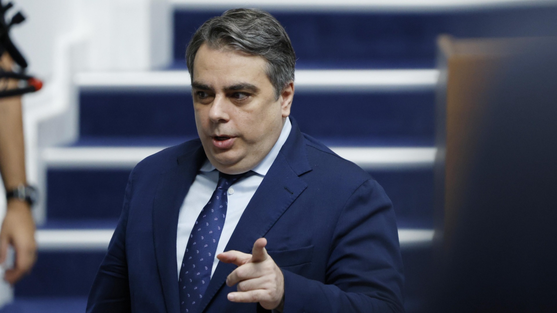 "Погром над гражданите и подарък за олигархията": ПП искат Йотова да наложи вето на бюджет 2026