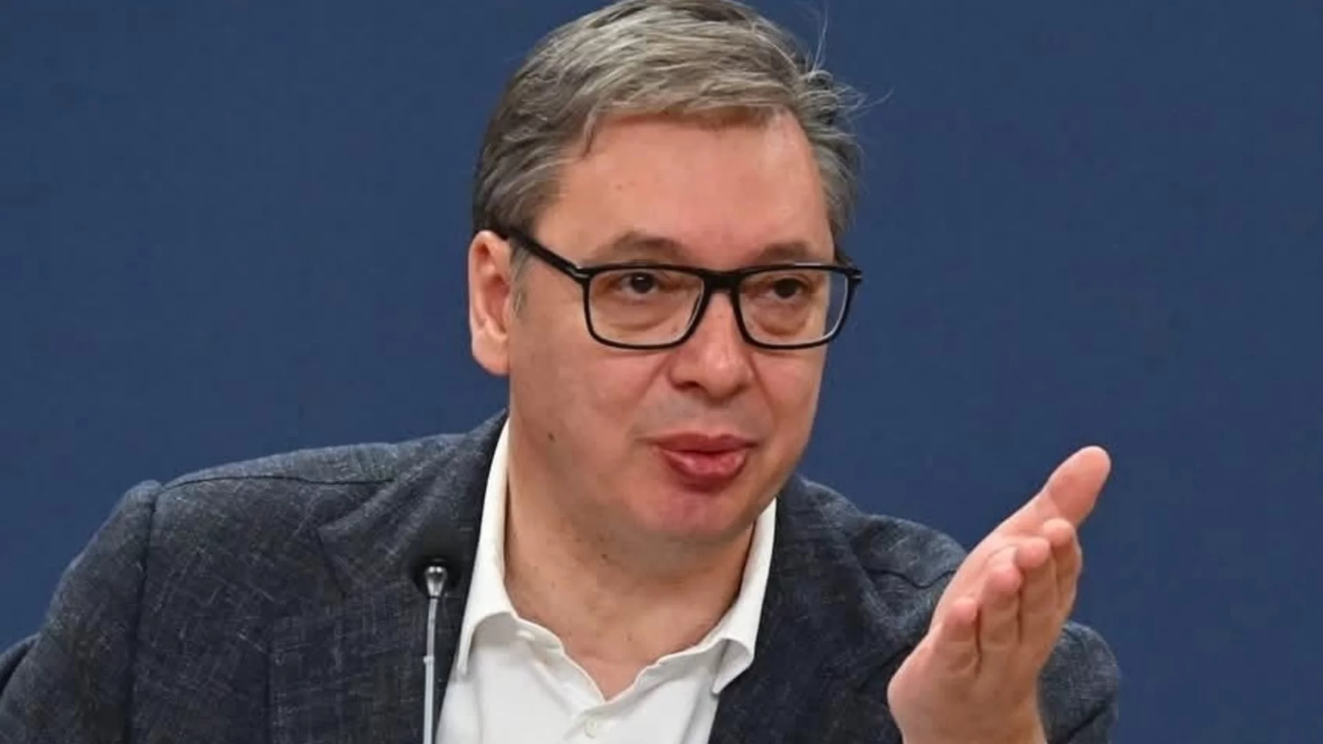 След заплахите: Вучич е готов да прости на мъжа, който му размахва нож (ВИДЕО)