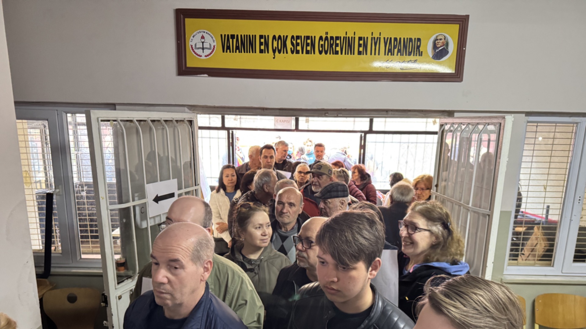 Правната комисия премахна тавана от 20 секции за гласуване извън ЕС