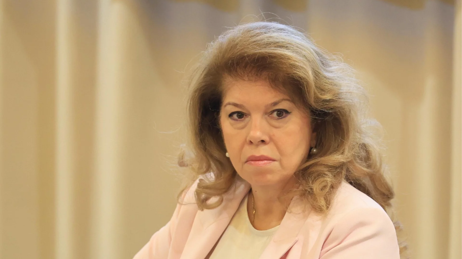 "Приемам това доверие с признателност и отговорност": Йотова благодари на Радев за подкрепата