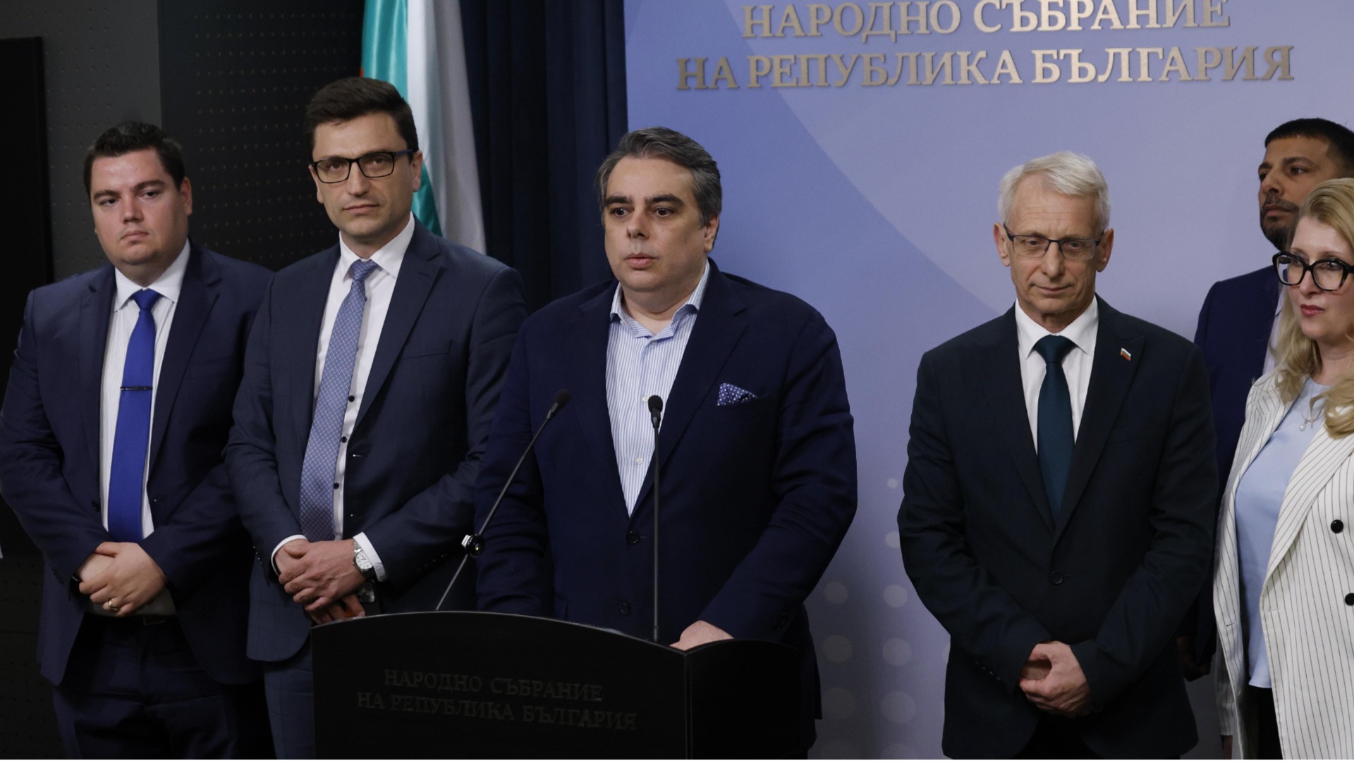 "Йотова е говорител на Радев": ПП дава Бюджет 2026 на Конституционния съд