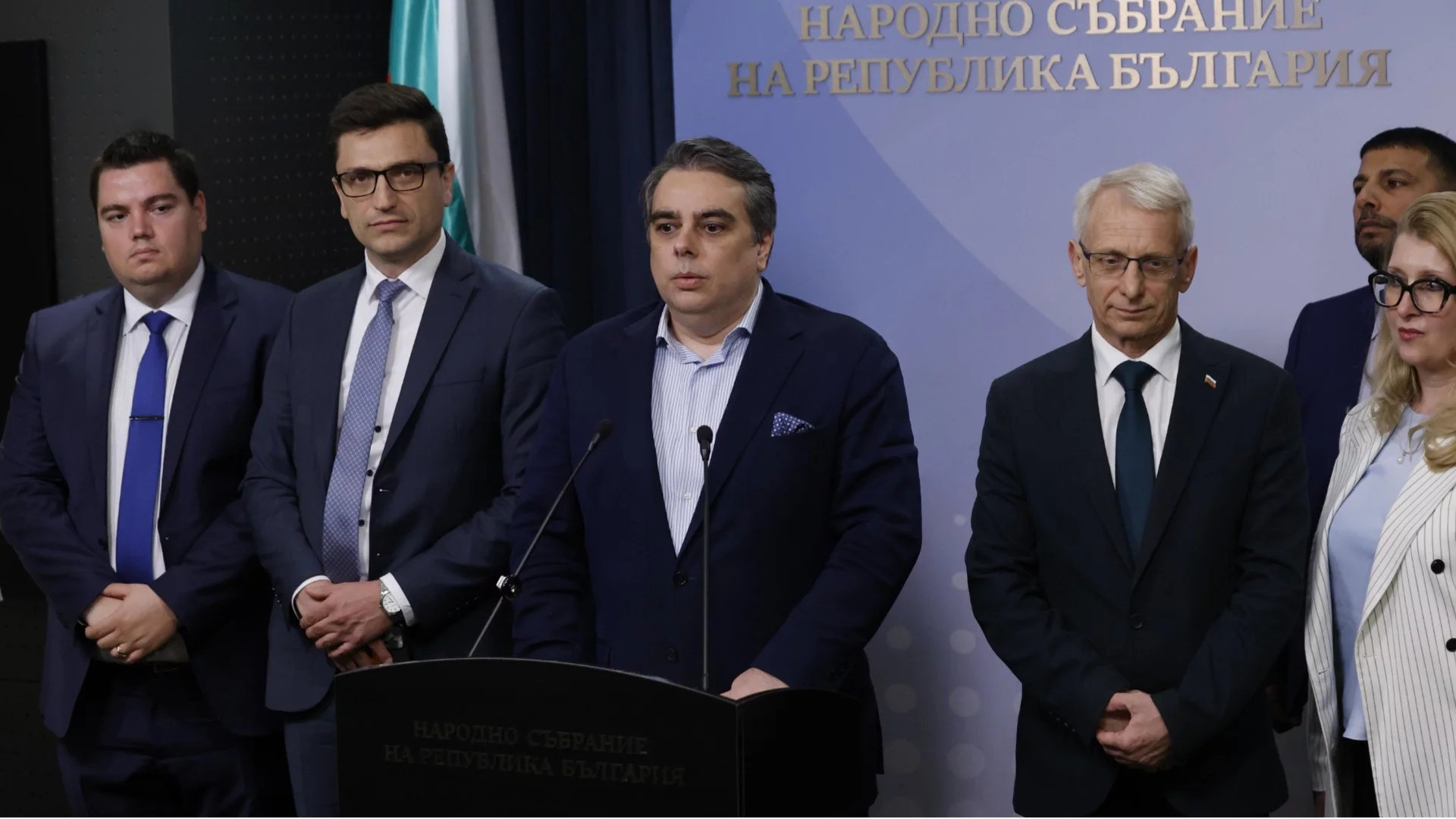 "Йотова е говорител на Радев": ПП дава Бюджет 2026 на Конституционния съд