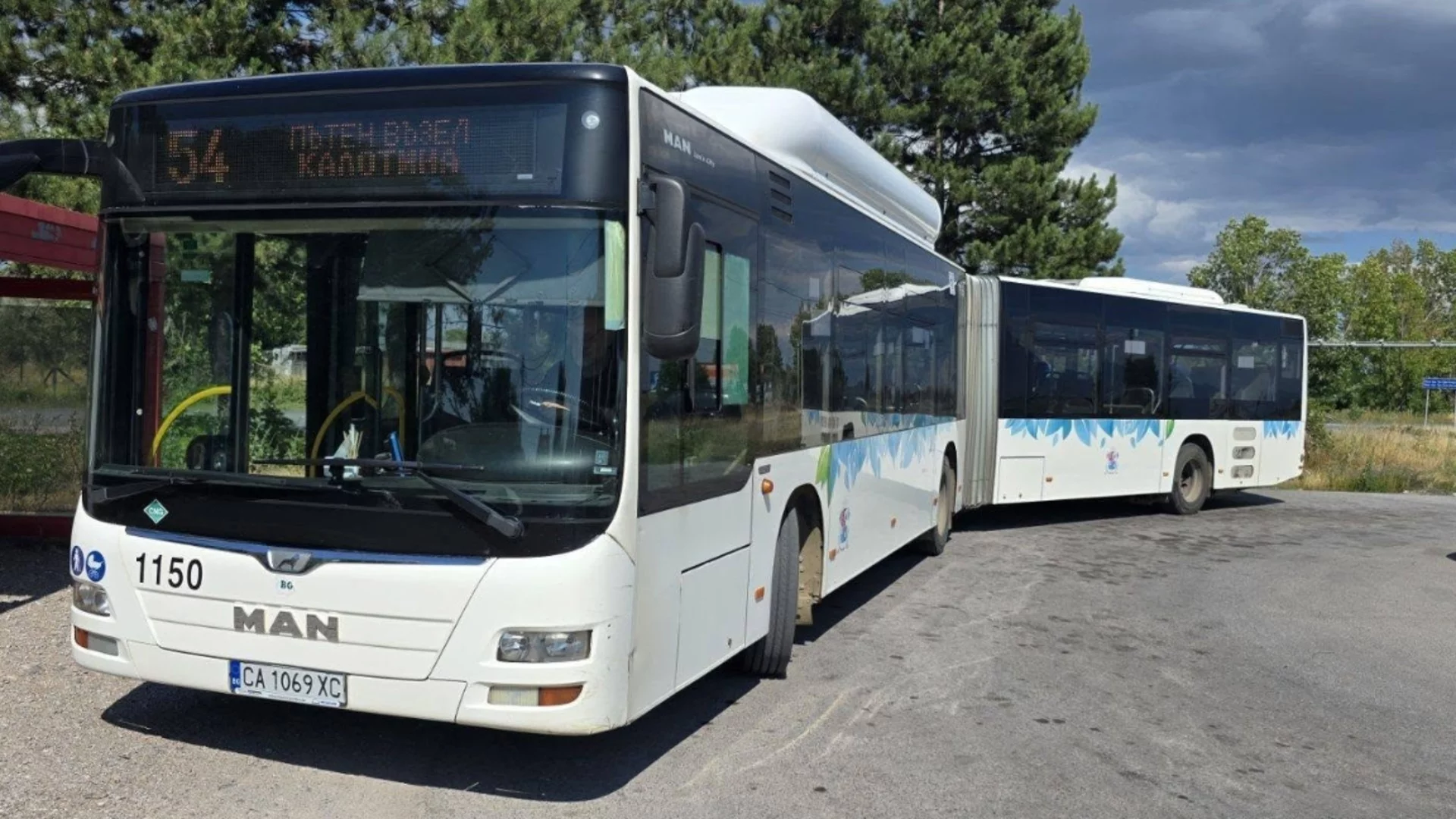 Община Божурище се сдоби с нови автобуси по линия 54