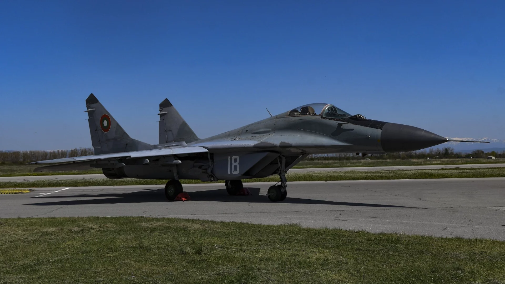 България отново търси кой да ремонтира двигателите на МиГ-29