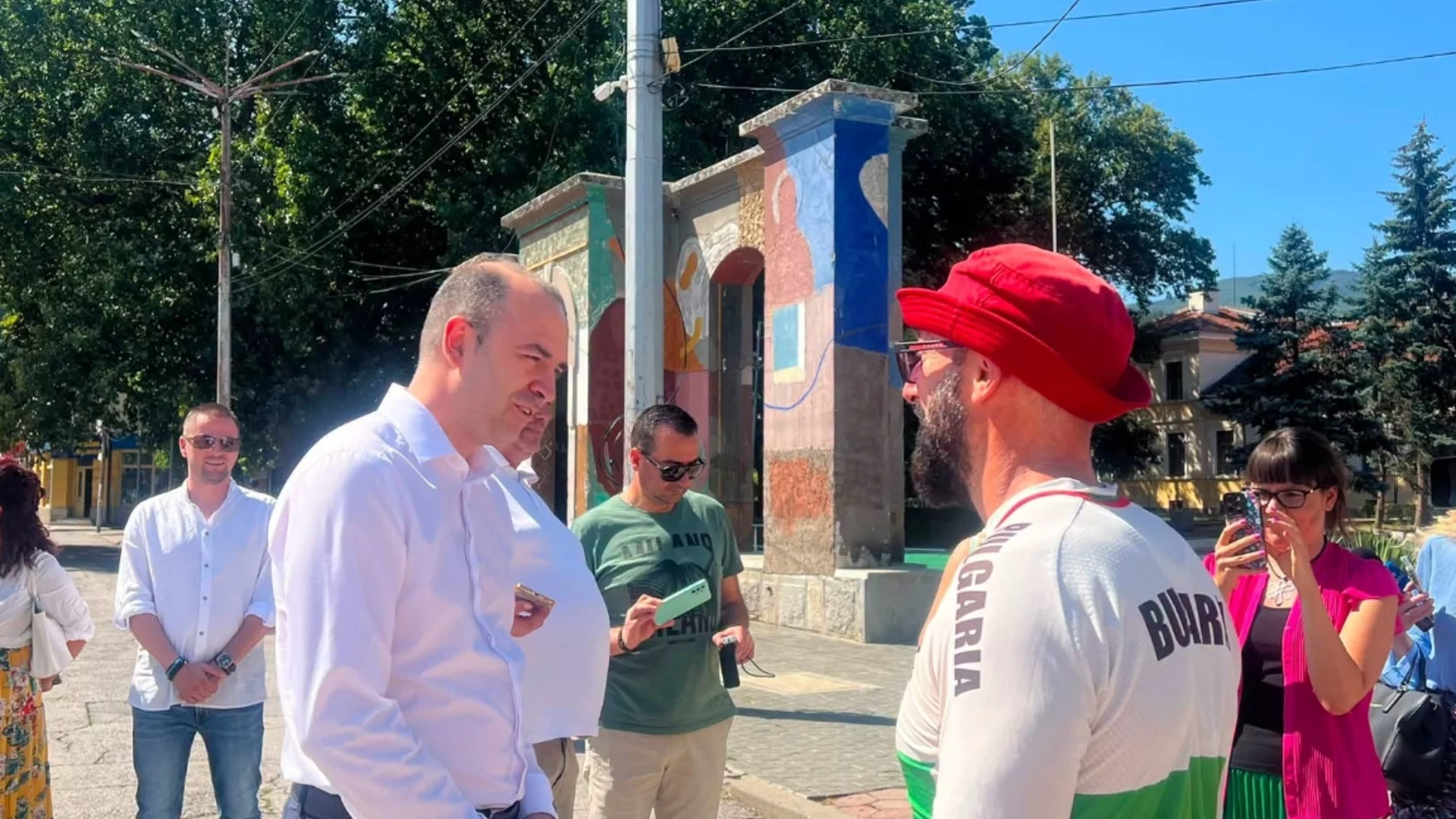 Велопътешественикът Мартин Гергов пристигна в Кюстендил в рамките на „Обиколка на България с велосипед „Балканче“