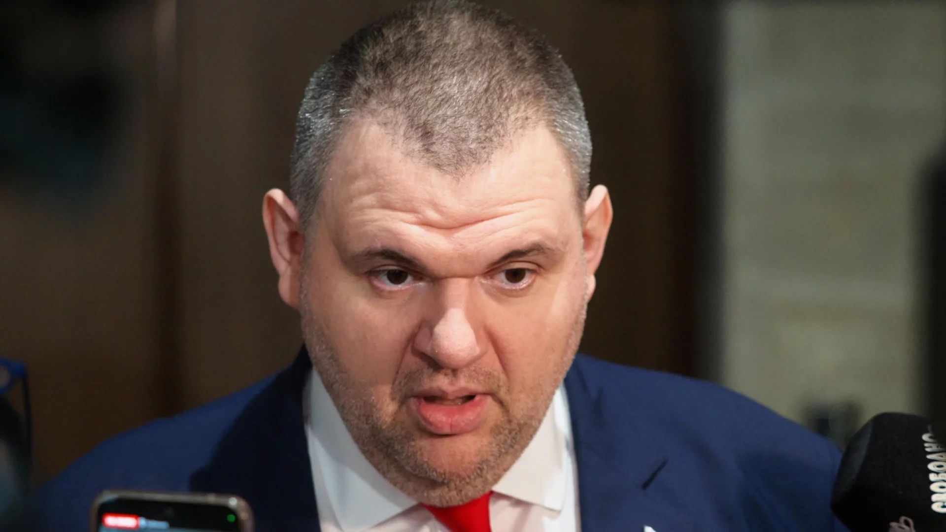 Прокуратурата отказа да каже дали проверява Пеевски