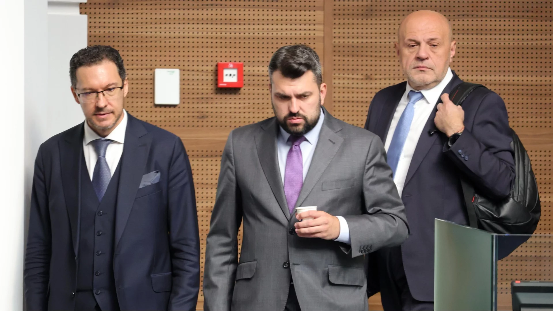 ГЕРБ остро към Петрова: Защо България се оправдава пред Иран за решенията си?