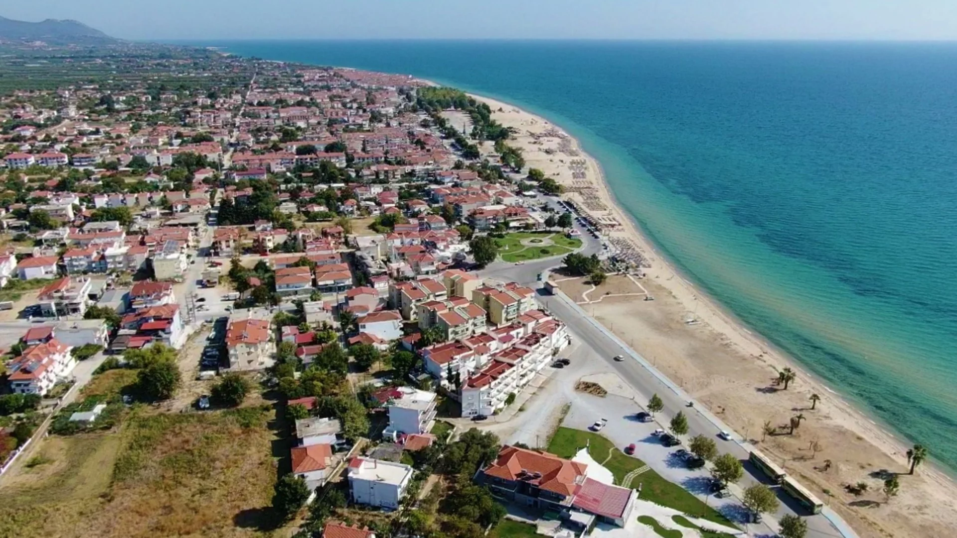 От село със стари къщи и ниви с царевица до топ курорт: Как българите преобразиха гръцко селище