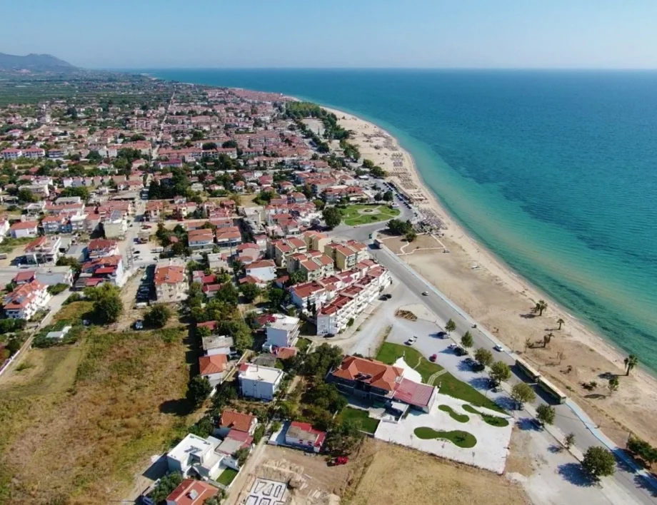 От село със стари къщи и ниви с царевица до топ курорт: Как българите преобразиха гръцко селище