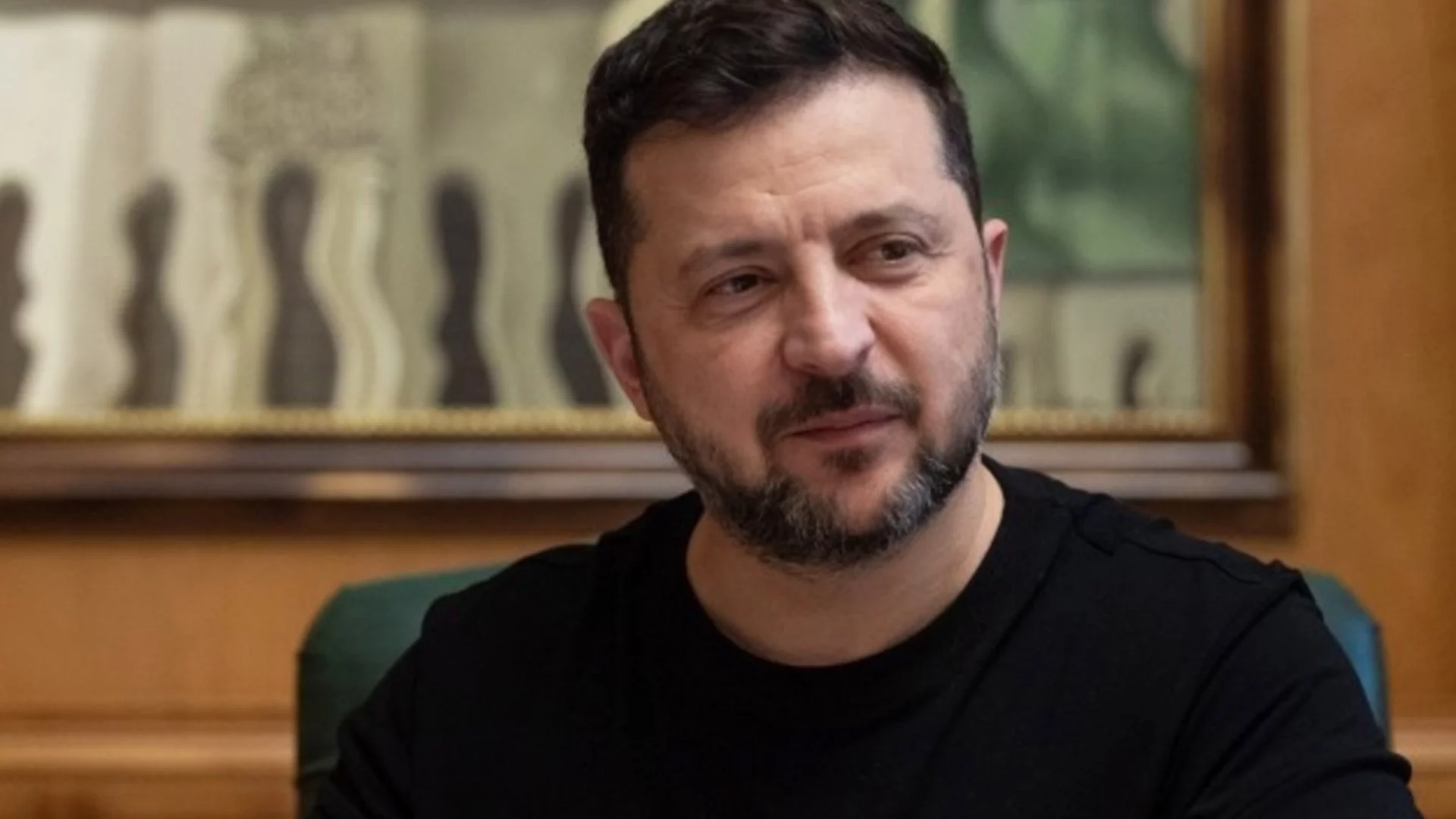 Скандали и уличен гняв, но рейтингът издържа: Какво показва ново проучване за Зеленски?