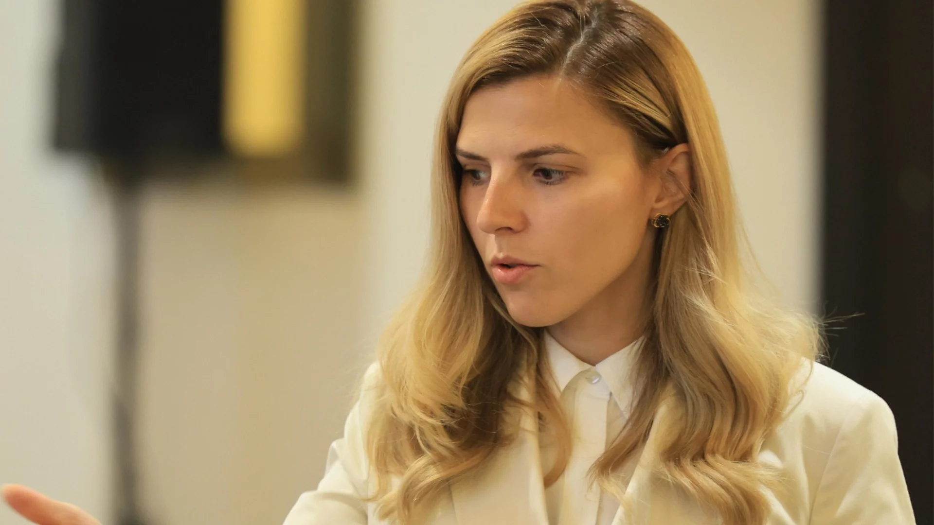 Ходи доказвай, че нямаш бивш съпруг: Сблъсък между Костадинов и външния ни министър
