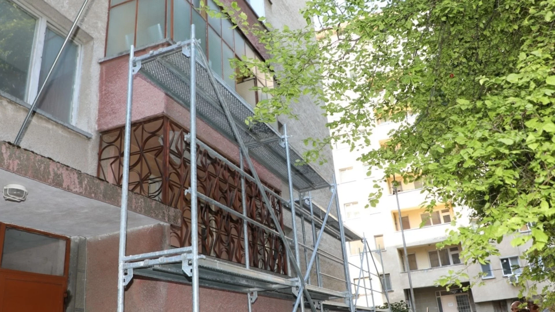 Започна обновяването на 8-етажна жилищна сграда в Стара Загора