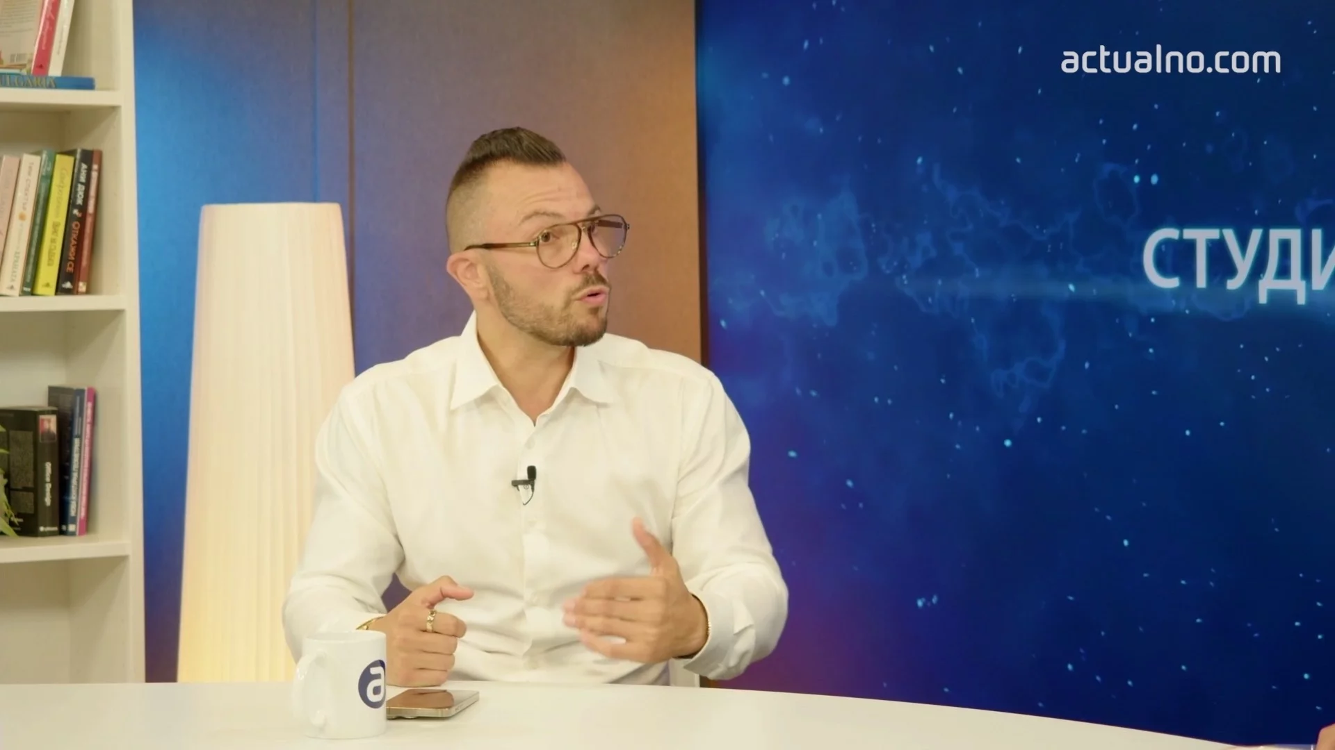 Бомба със закъснител: Как харчим пари, които нямаме? Обяснява Макс Баклаян (ВИДЕО)