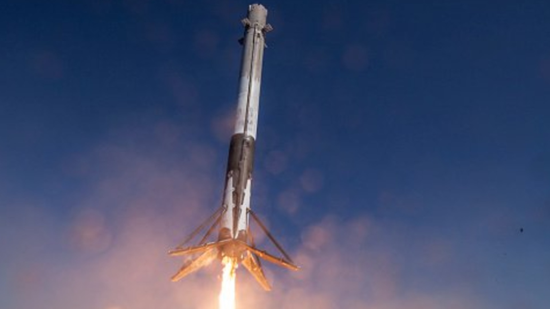 Учени: Ударът на ракетата на SpaceX с Луната е "дар за науката"