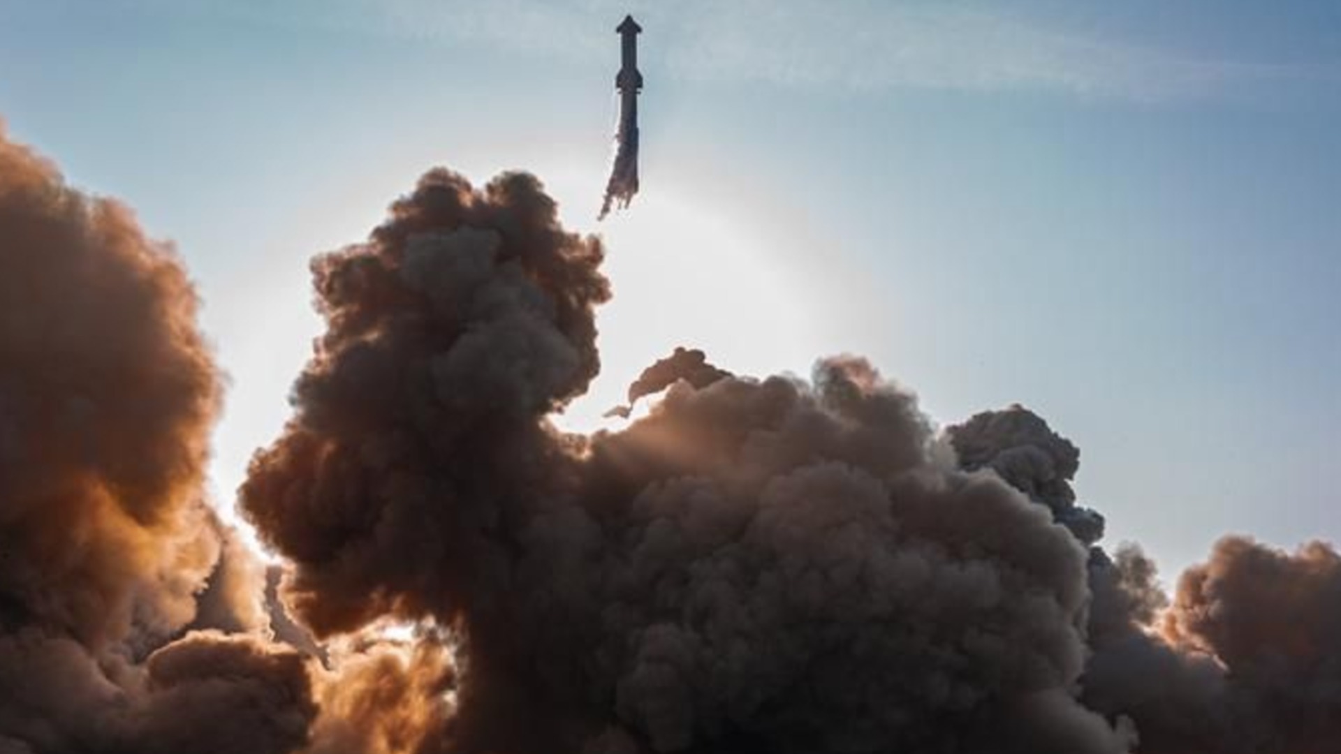 Какво откриха учените на Луната след удара на ракетата на SpaceX