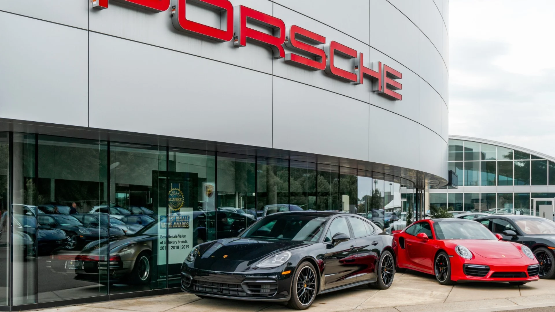 Porsche загуби огромна сума през първата половина на 2026 г. и отправи тежки критики към Volkswagen