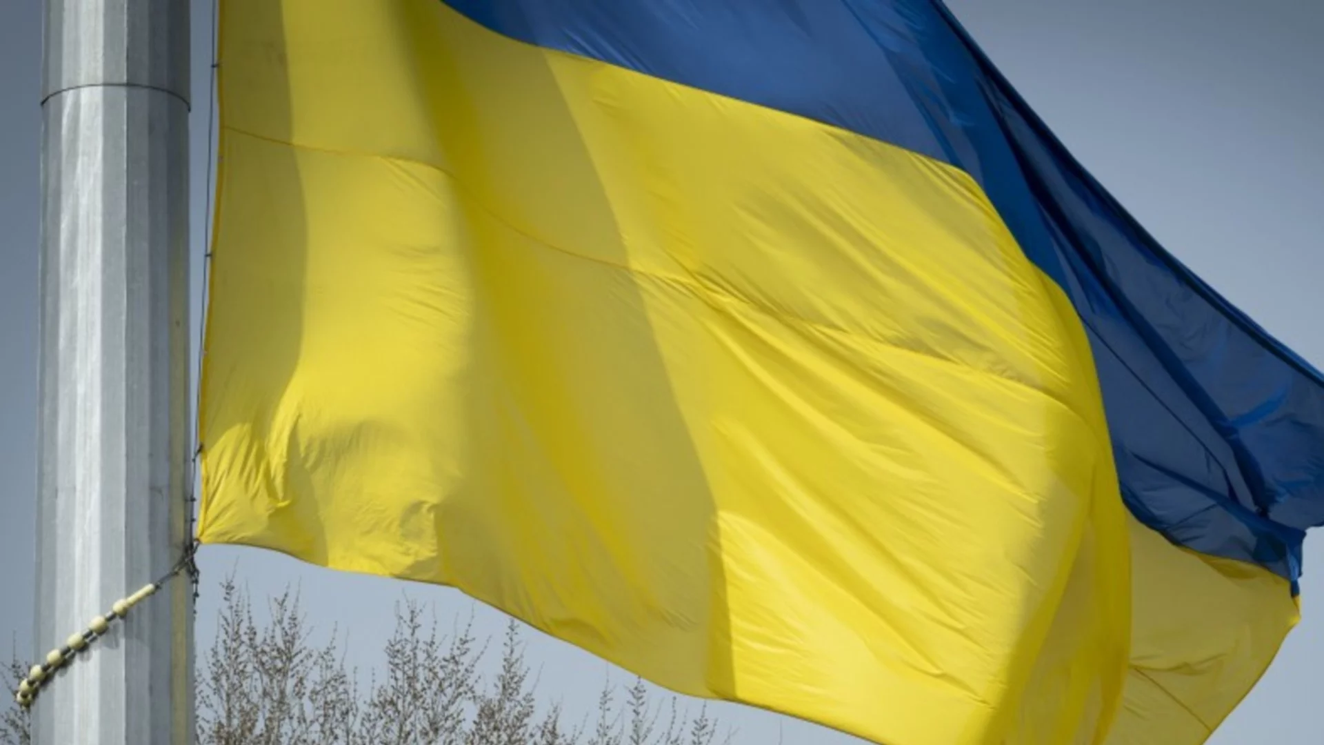 Зеленски ядоса Косово: Кметът на Прищина свали украинското знаме (ВИДЕО)
