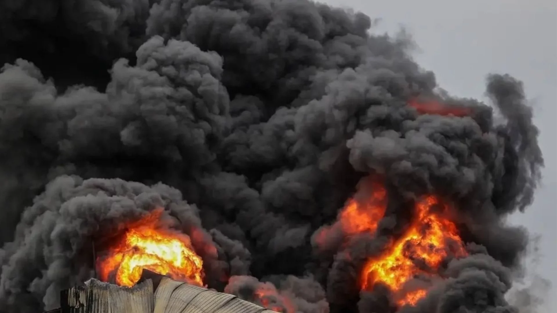 Украйна порази втори огромен нефтохимически комплекс на "СИБУР" в рамките на ден (ВИДЕО)