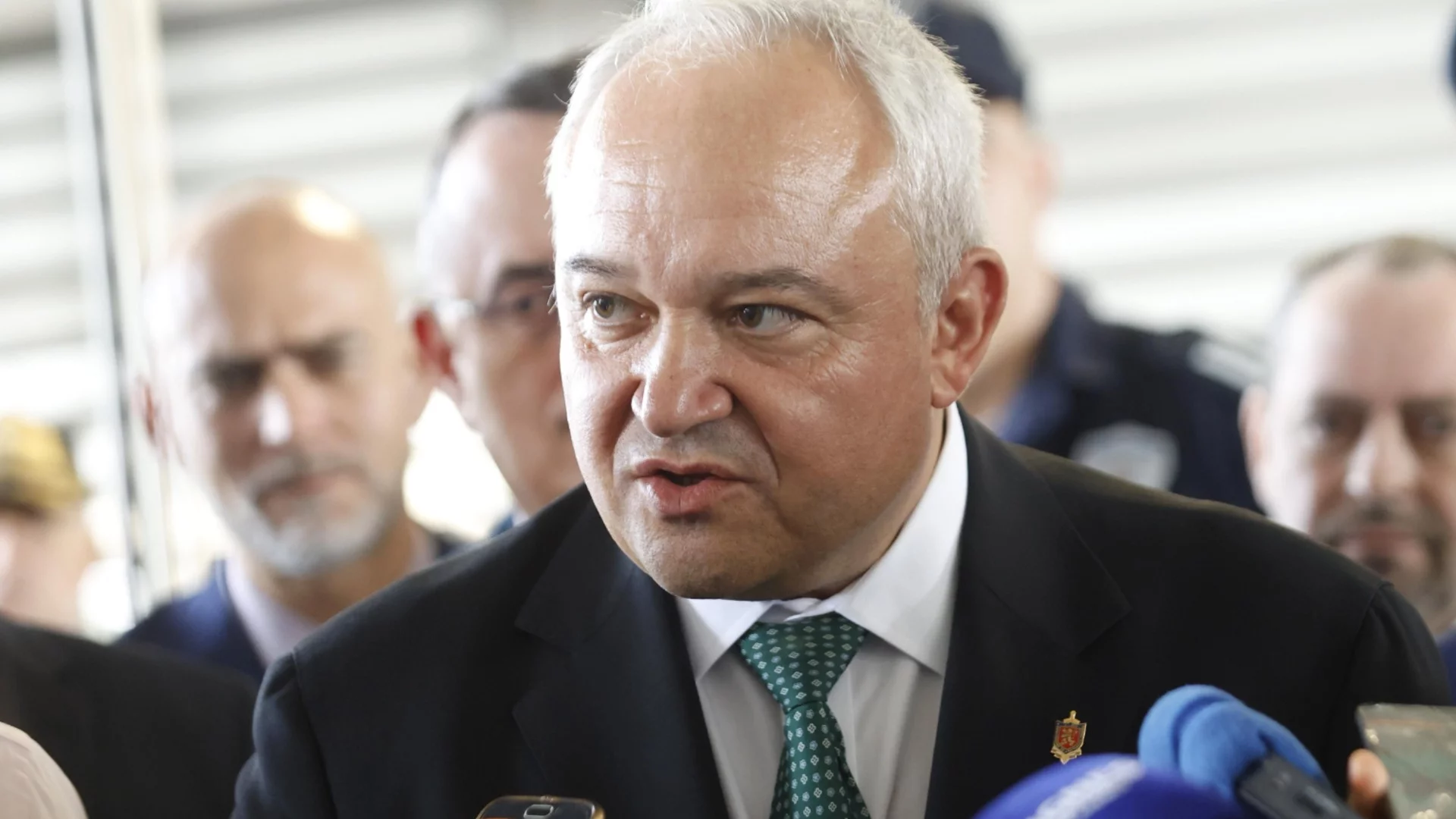 "На място са всички сили на държавата": МВР отрече външна намеса във взрива в "ЕМКО"