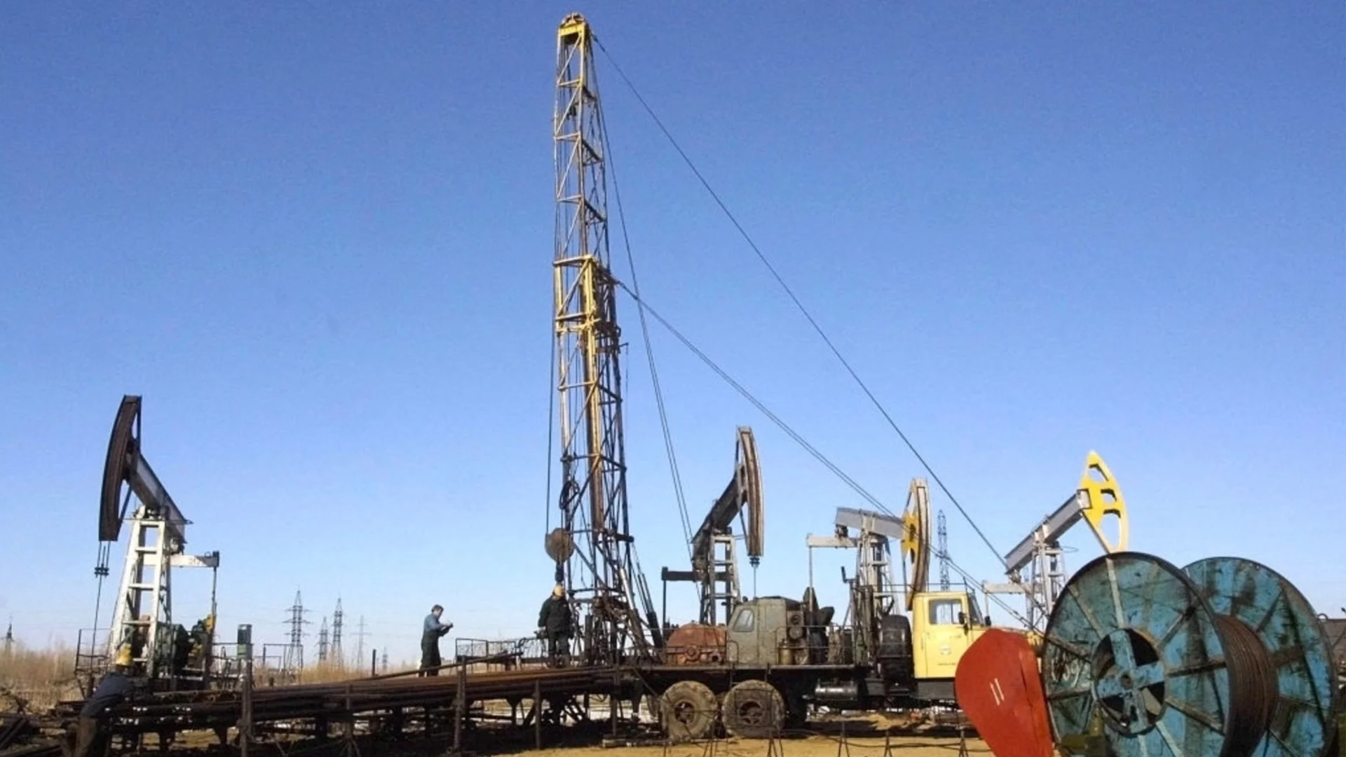 Украйна порази един от най-големите руски нефтохимически комплекси в Европа (ВИДЕО)