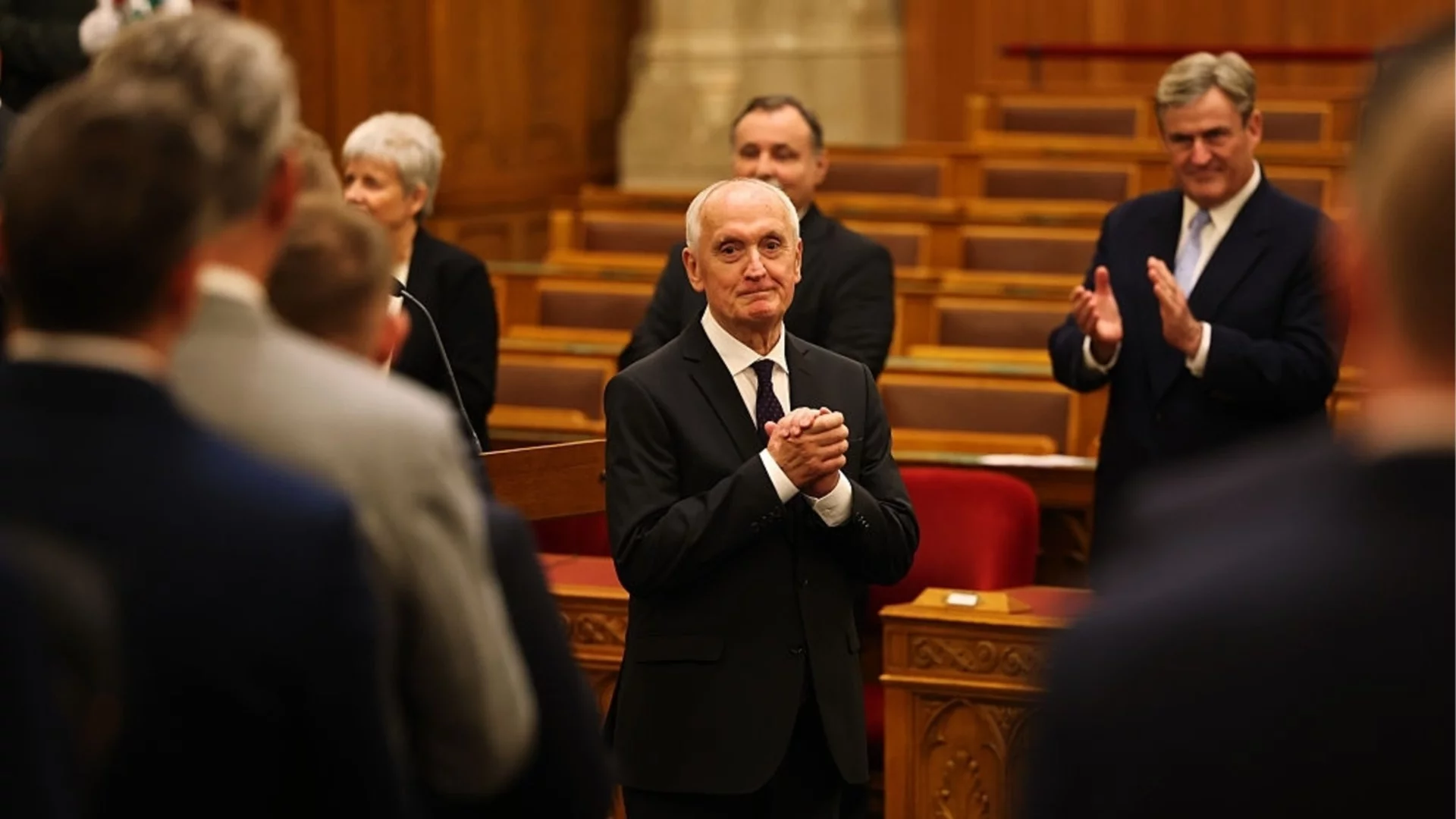 Бивш председател на върховния съд е новият президент на Унгария, след като Мадяр изгони съюзник на Орбан