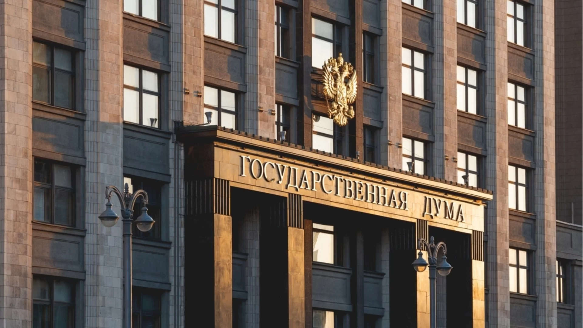 "Чуждестранен агент" прати западни пари на провоенна руска партия: Ще я спре ли Путин за изборите, както стори с опозицията?