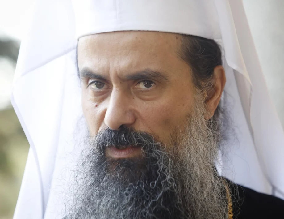 Църквата ни копае пропасти и между своите
