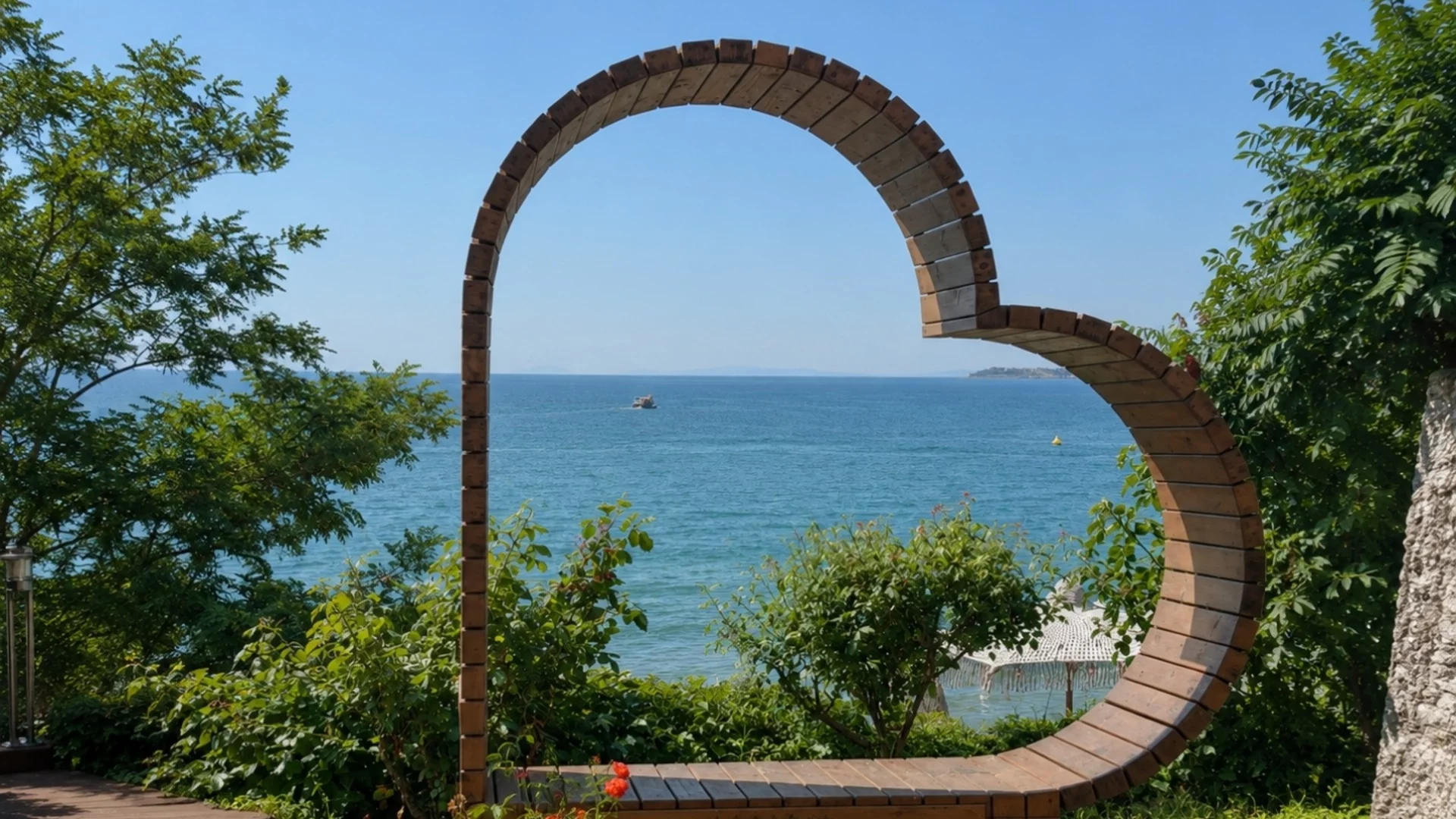 Когато морето е само част от преживяването: Grand Hotel Sveti Vlas предлага своя собствена зона за почивка на първа линия