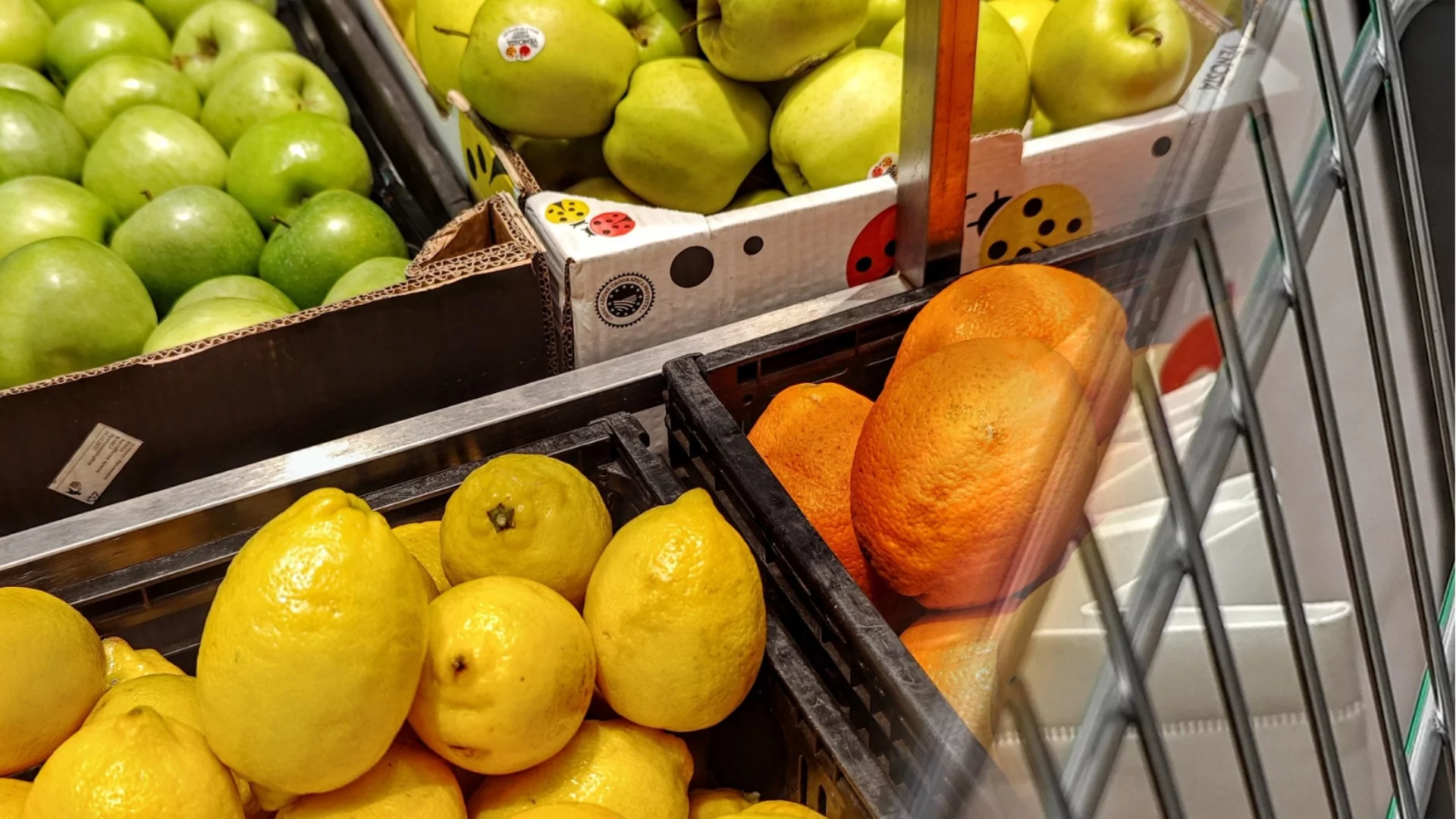 По-евтино в Гърция: Защо съседите ни свалят цените на продуктите? (ВИДЕО)