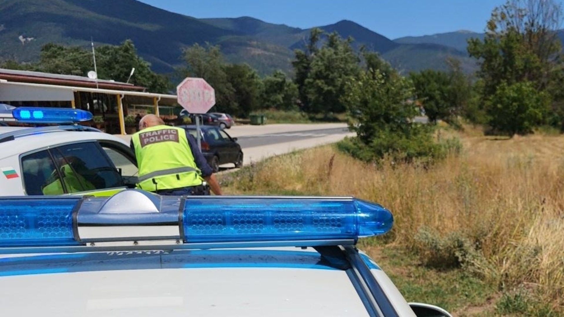 Блъснал патрулката докато бягал: Хванаха 14-годишен зад волана