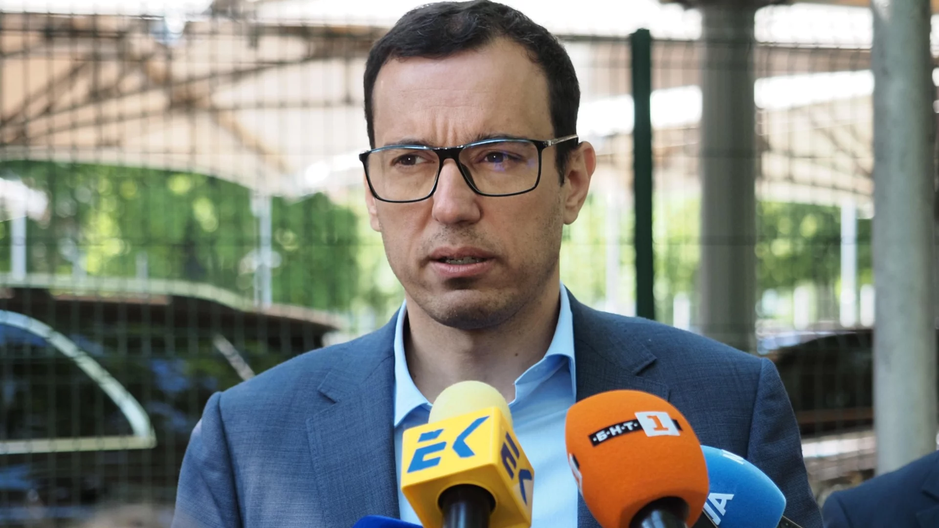 "Предимството на Бургас пред София е, че има кмет": От боклука до разпадащите се тротоари - първи атаки към столицата след загубата на "Евровизия"