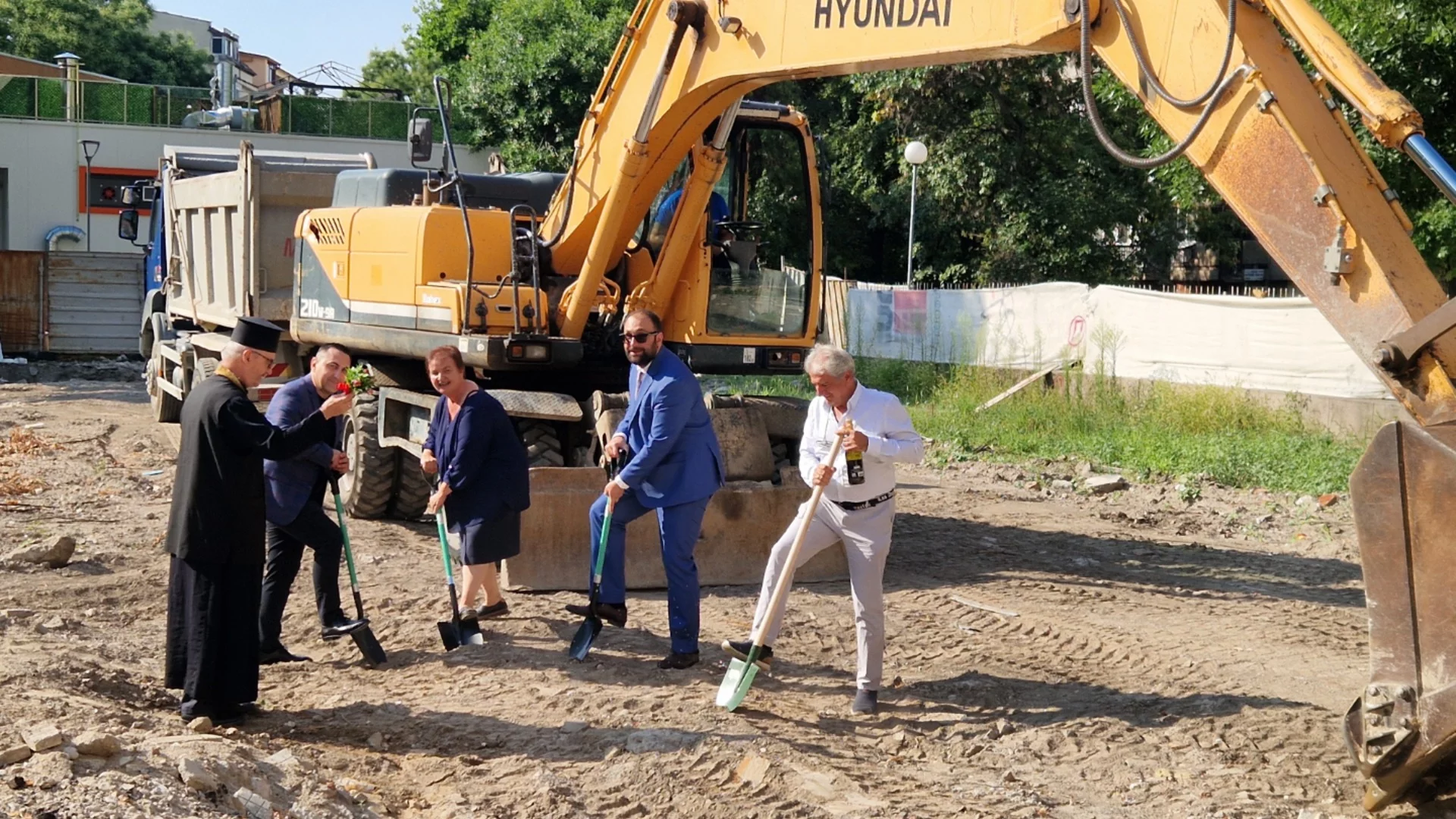 Двама зам.-кметове на Пловдив дадоха старт на изграждането на нов училищен корпус