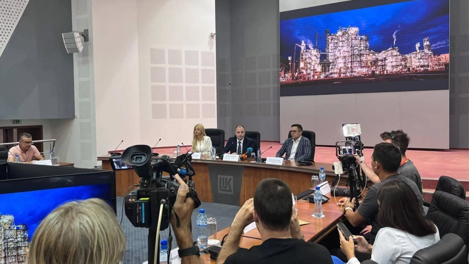 Вицепремиер: С лидерството на Радев спряхме срив в пазара на горива! "Лукойл": Цените се влияят отвън
