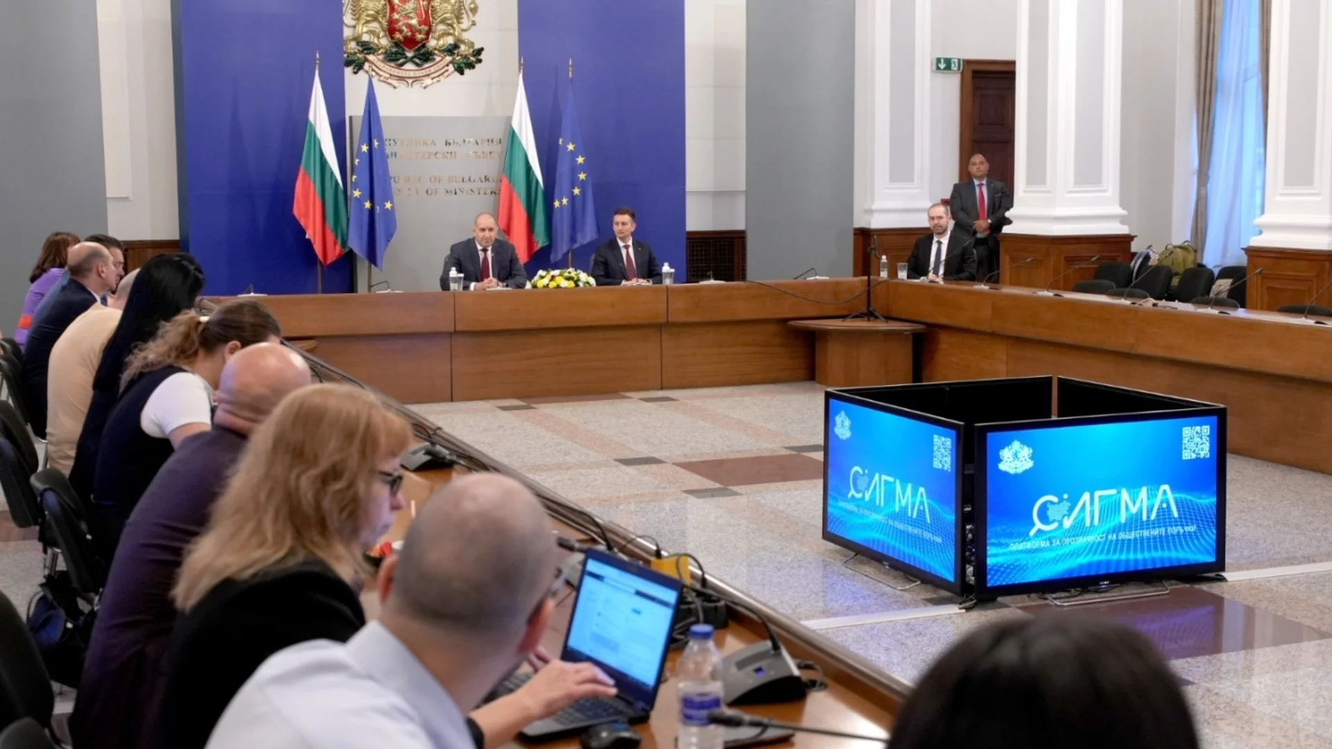 Радев планира да пребори корупцията при обществените поръчки с ИИ