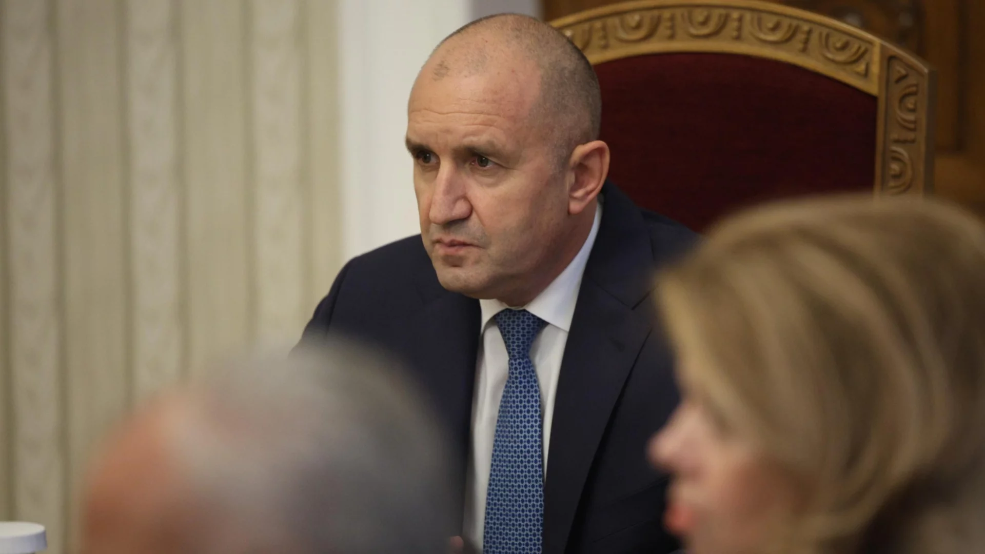 "Управленската програма на правителството видимо заобикаля определени теми": Политолог за неяснотите в документа