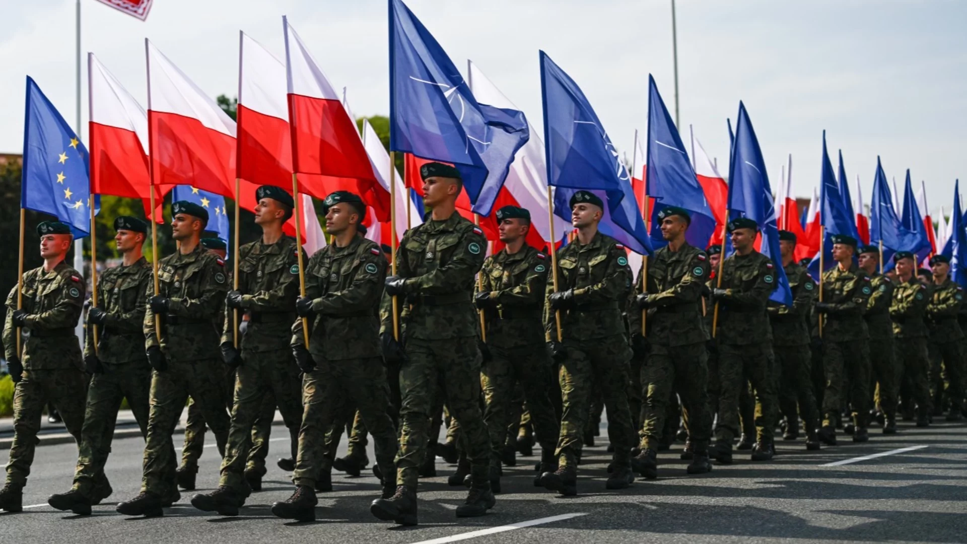 Небивал военен парад във Варшава с участието на съюзниците: Сериозен знак към Москва (ВИДЕА)