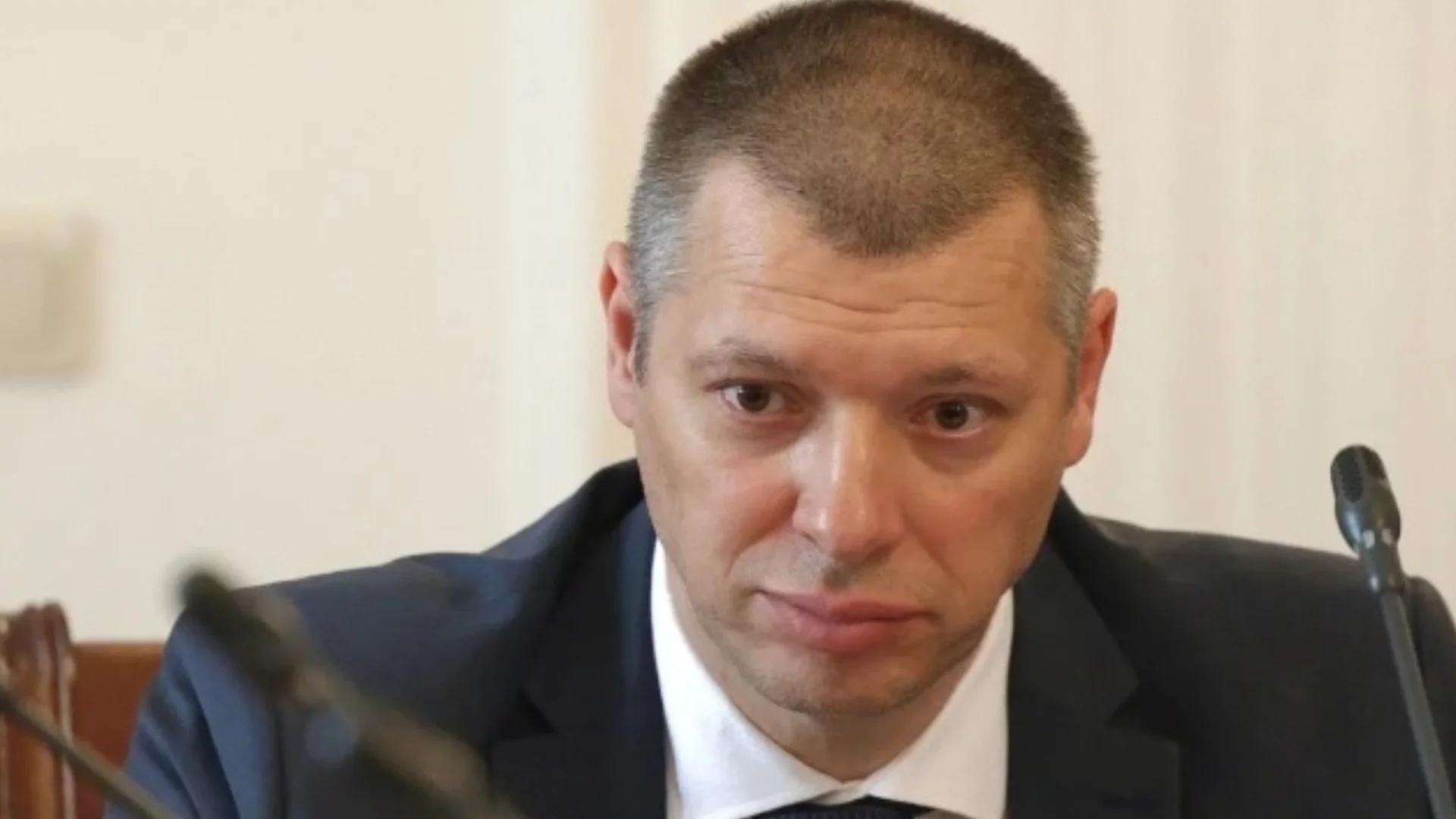 Сладко обезщетение заради отпуск и паричен спомен за знакова тераса: Имотите на бившия шеф на КОНПИ