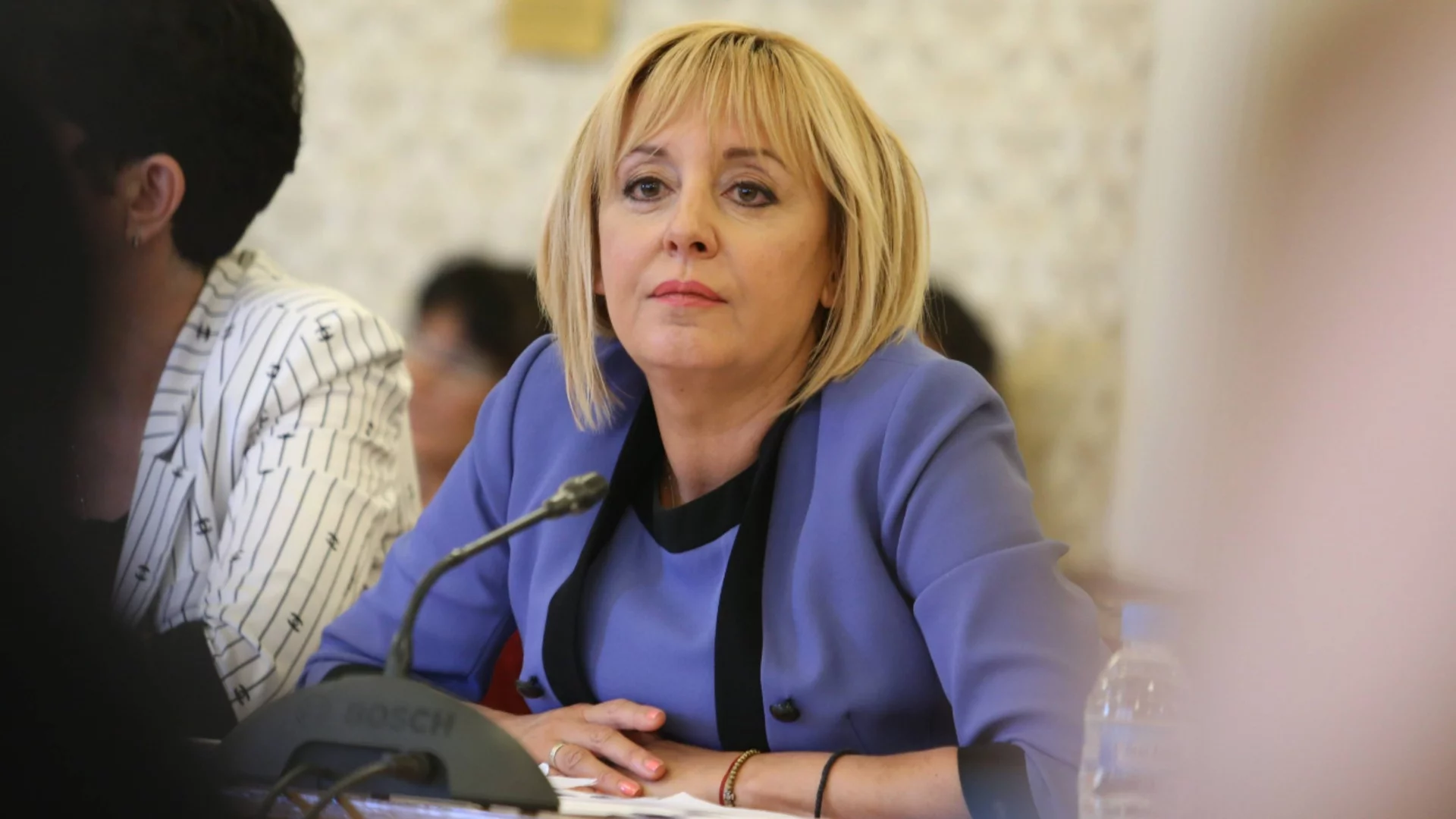 "Проверете си сметките": Манолова предупреди за принуда да сменим водомерите си, иначе - максимално потребление