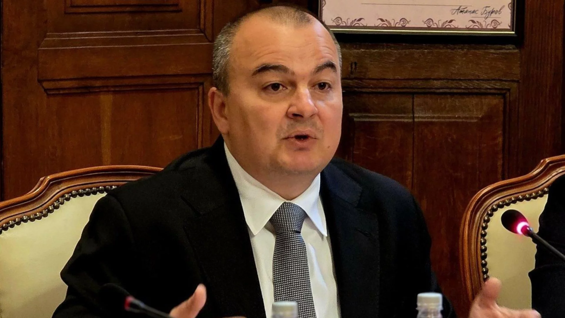 Гаранция за розовото масло и помощ за 50 000 земеделци: Добри новини от Абровски (ВИДЕО)