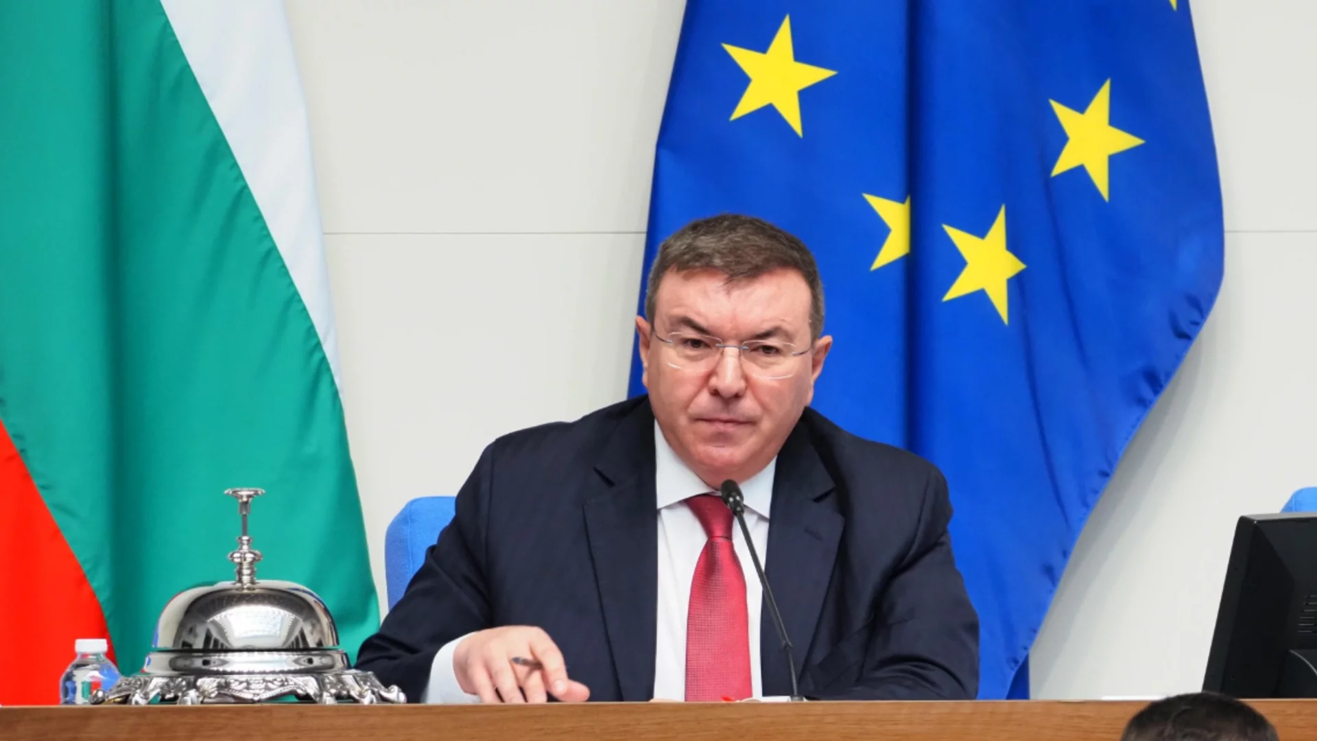 "Детската болница няма нужда от още един съвет, а от първа копка": И от ГЕРБ се подиграха на мерките на Радев
