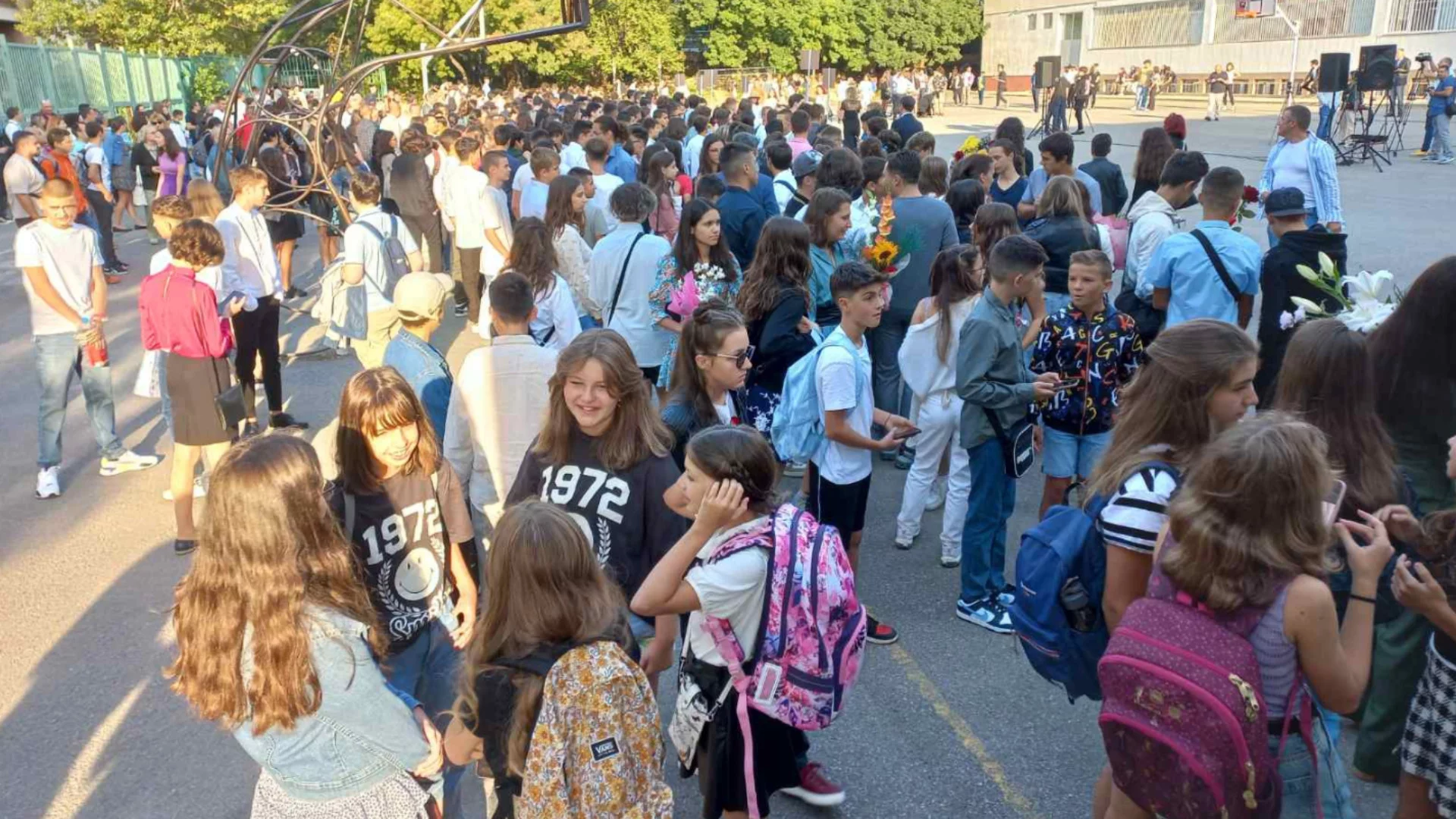 Глоби до 150 евро за отсъстващи от училище и детска градина дори да са хронично болни: Властта отговори за своя законова идея