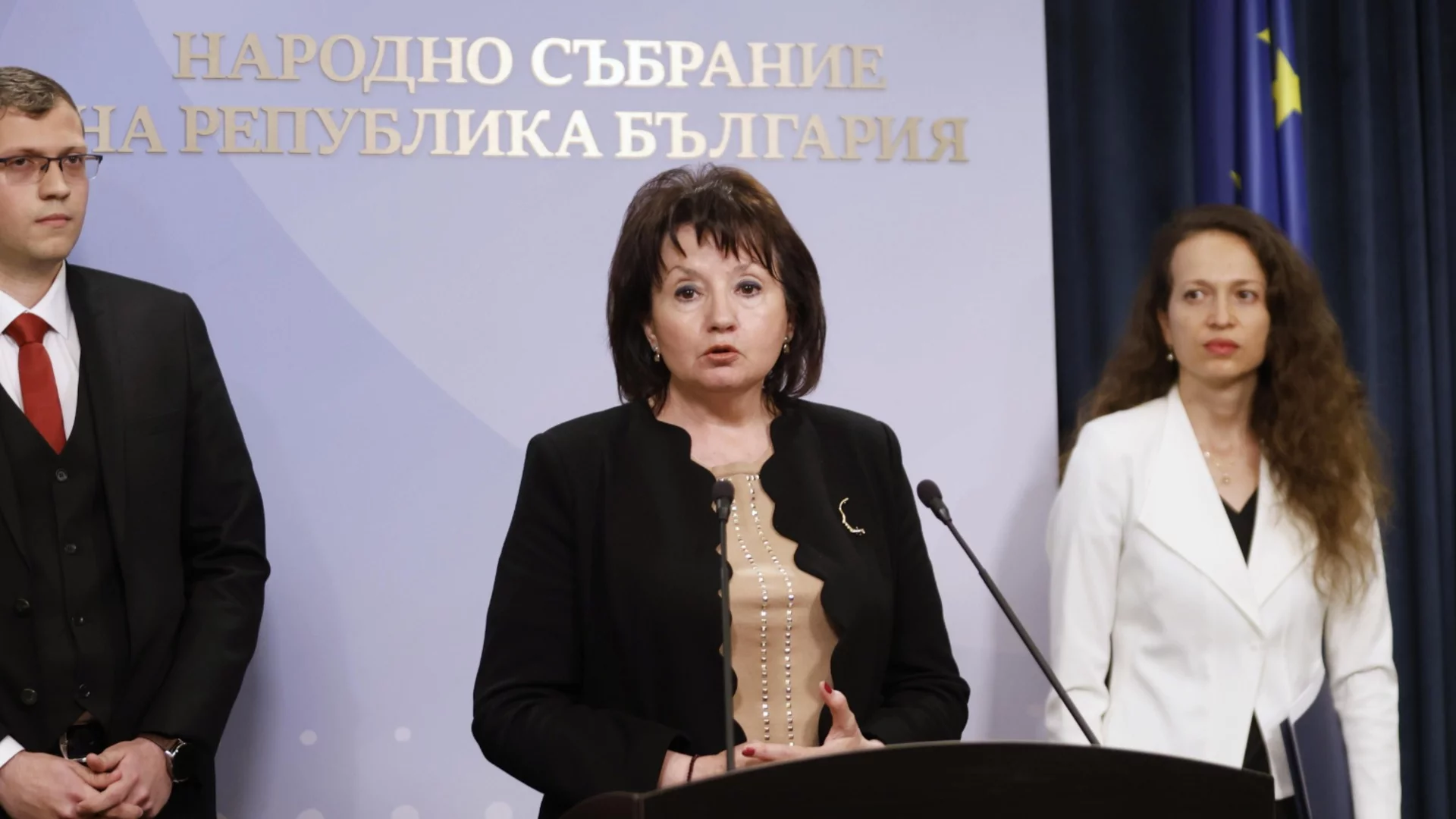 Правната комисия реши: Пускат ли чиновниците да работят от вкъщи?