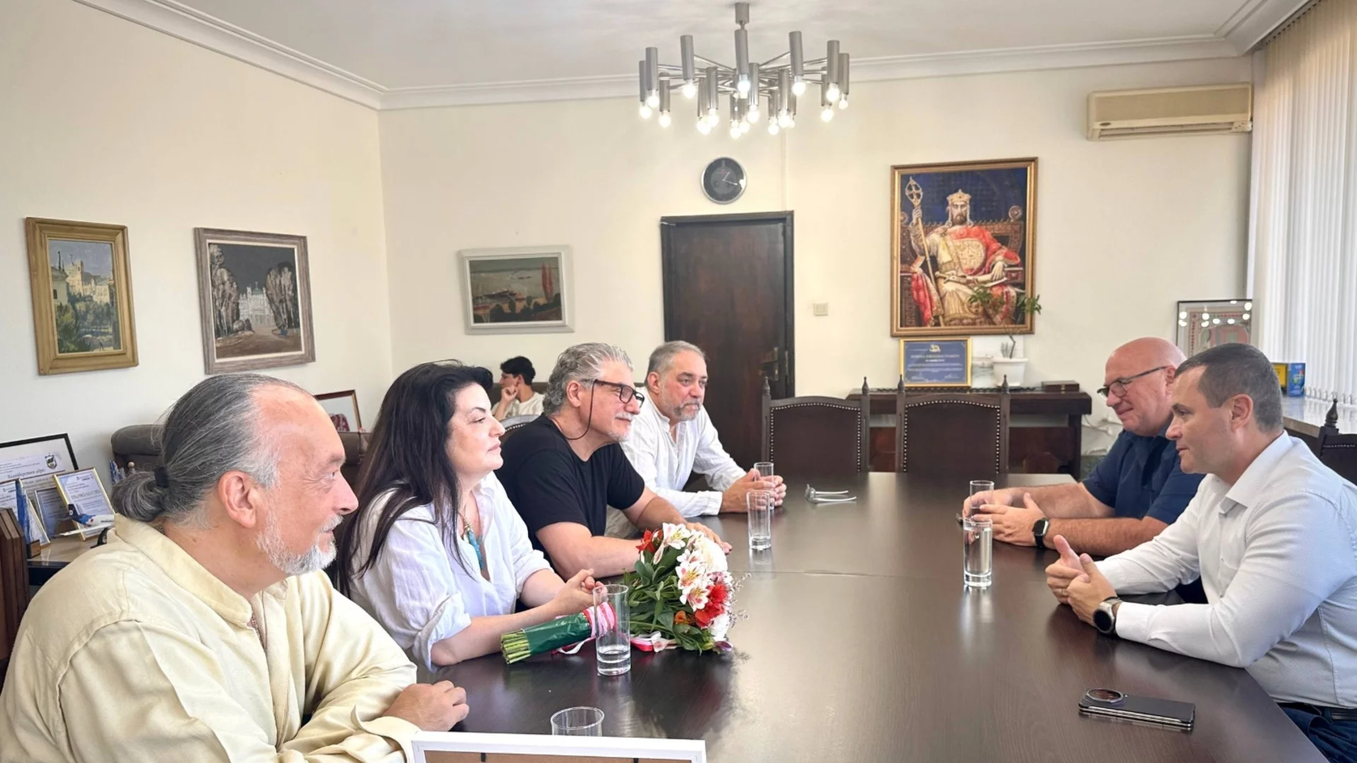 Кметът на Русе се срещна с журито на Международния конкурс за млади оперни певци – тенори „Гласът на Камен“