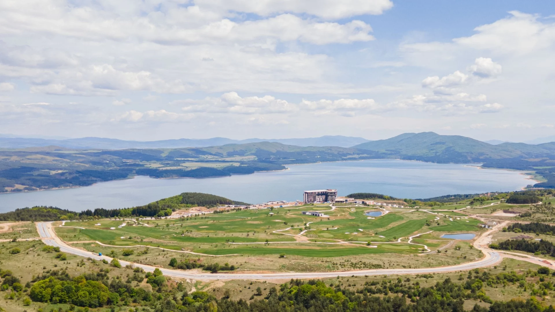 OKOL Lake Park: Новата целогодишна дестинация край София
